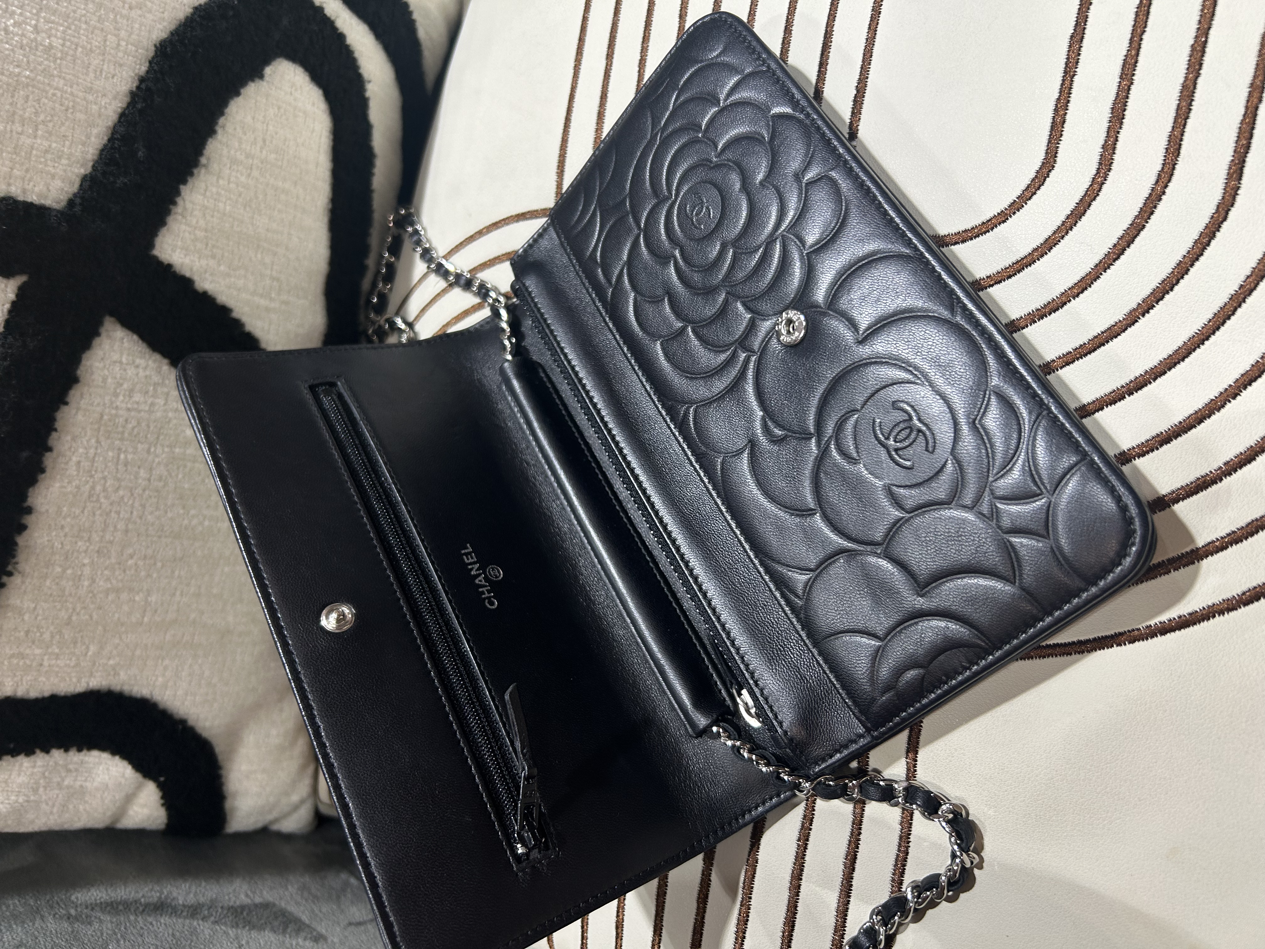 Chanel 山茶花 Wallet On Chain 黑色銀鏈 100%Authentic, 98%New ☑️15Card☑️Box