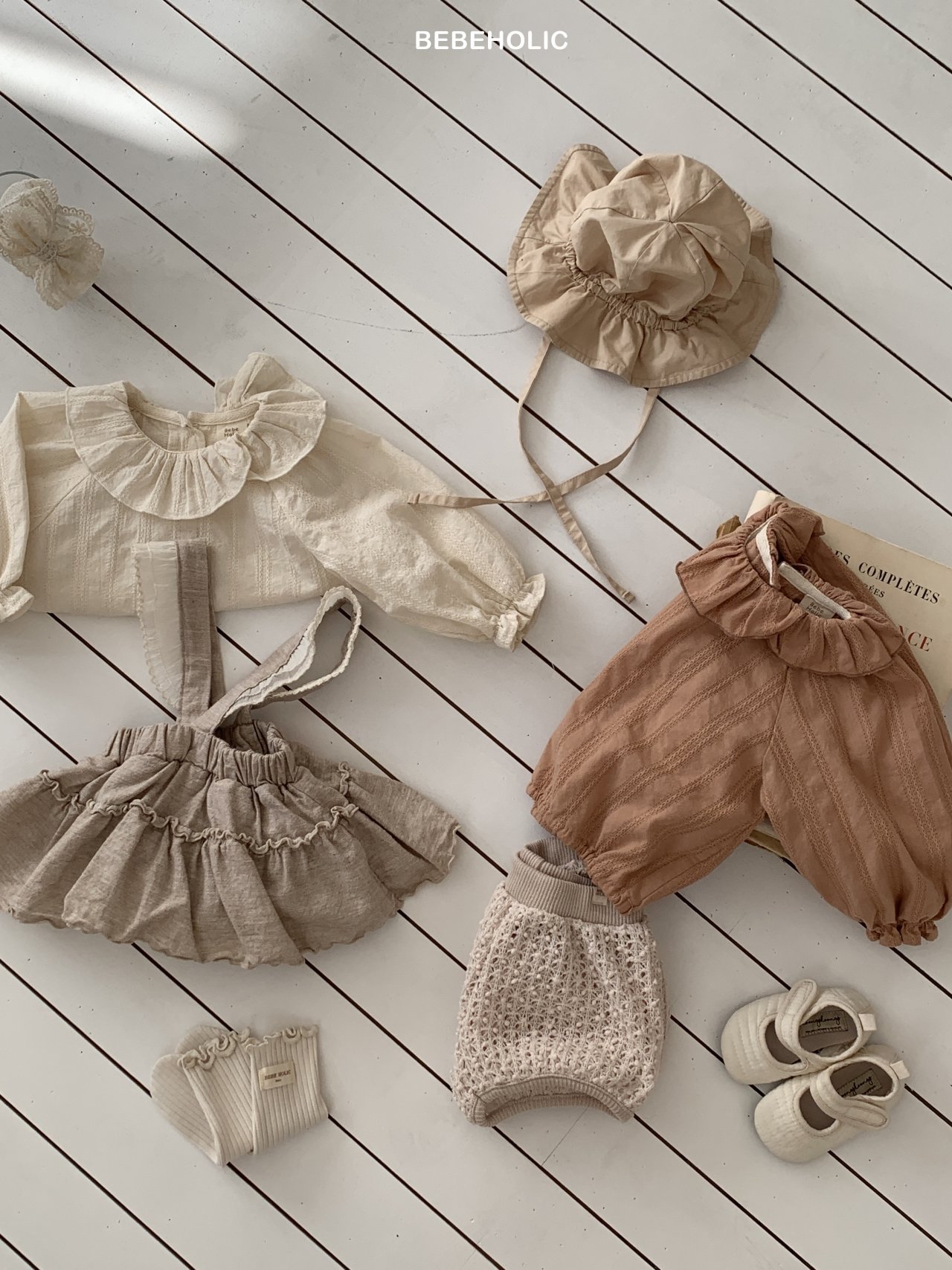 🌸預訂 韓國直送🌸🇰🇷BEBEHOLIC兩色提花荷葉領長袖上衣