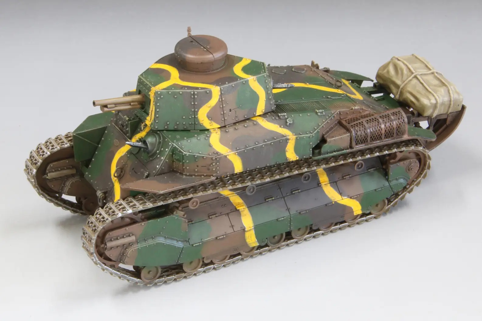 1/35 Imperial Japanese Army medium tank Type 89 Otsu [Yi-Go] (with Cargo Load)
