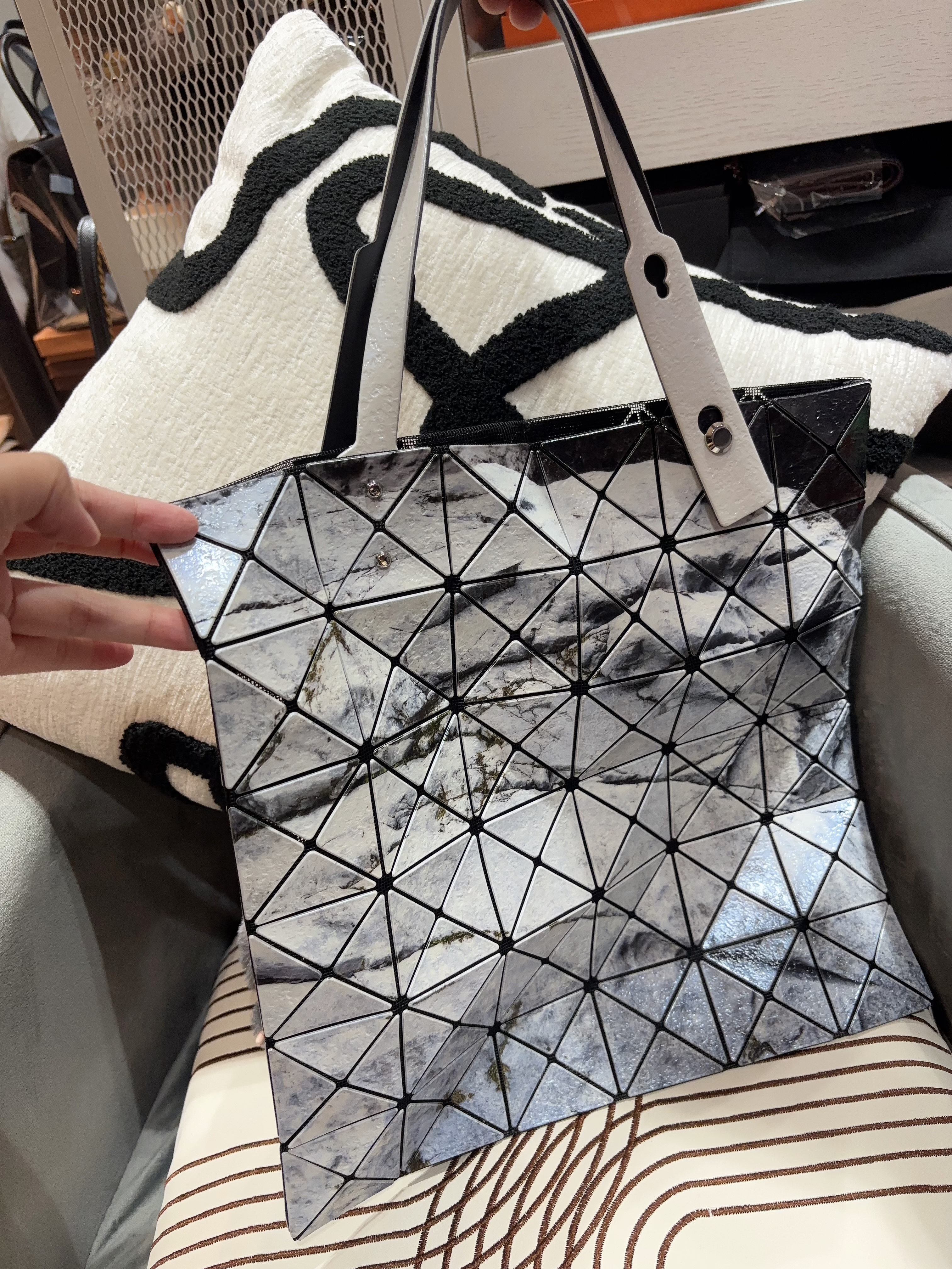 Issey miyake bao bao tote bag 100%Authentic, 99%new ✅dust bag