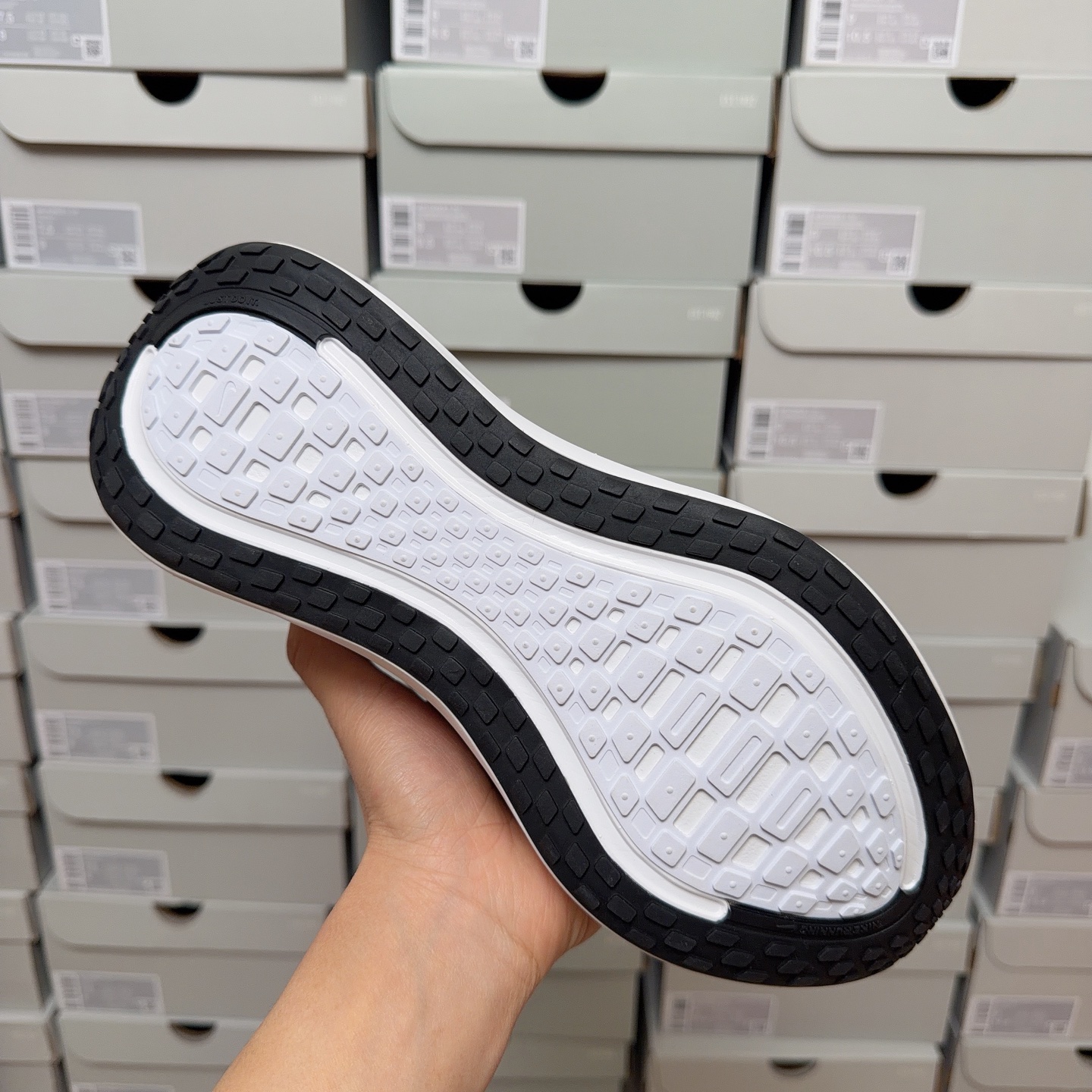 Nike Vomero Plus HV8150-003