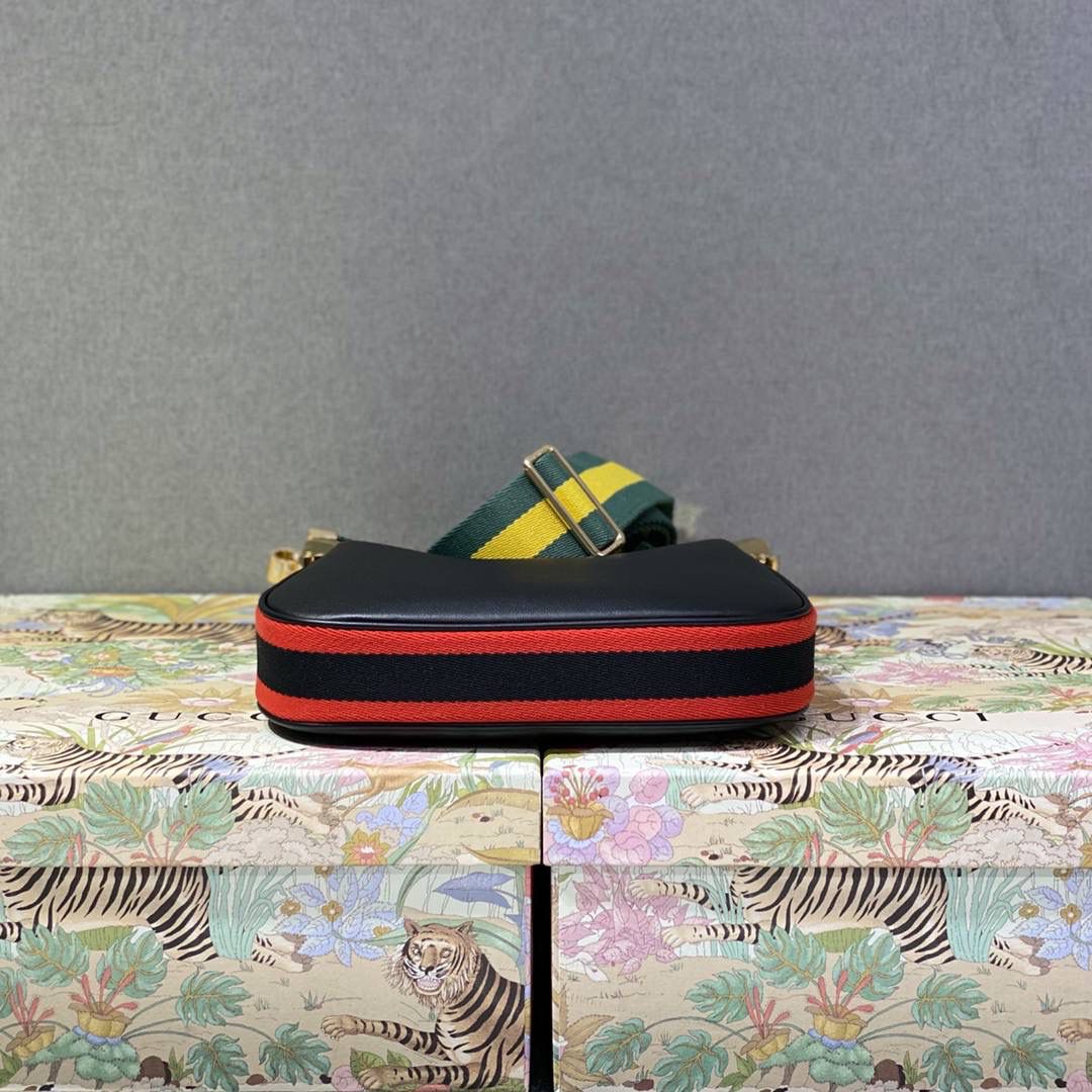 ▪大货实拍 𝗚𝘂𝗰𝗰𝗶 𝗔𝘁𝘁𝗮𝗰𝗵𝗲新品系列 型号：699409 尺寸：23*22*5cm