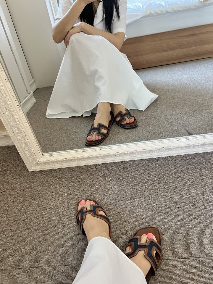 Contrast Hannah Sandals (3 colors)
