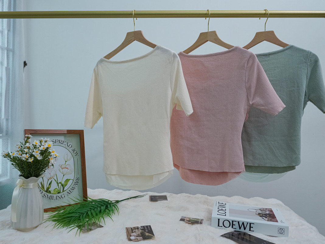 Short Sleeve Knit Top with Draped Mesh Design ‖ 网纱垂帘设计针织拼接短袖上衣 KR01405