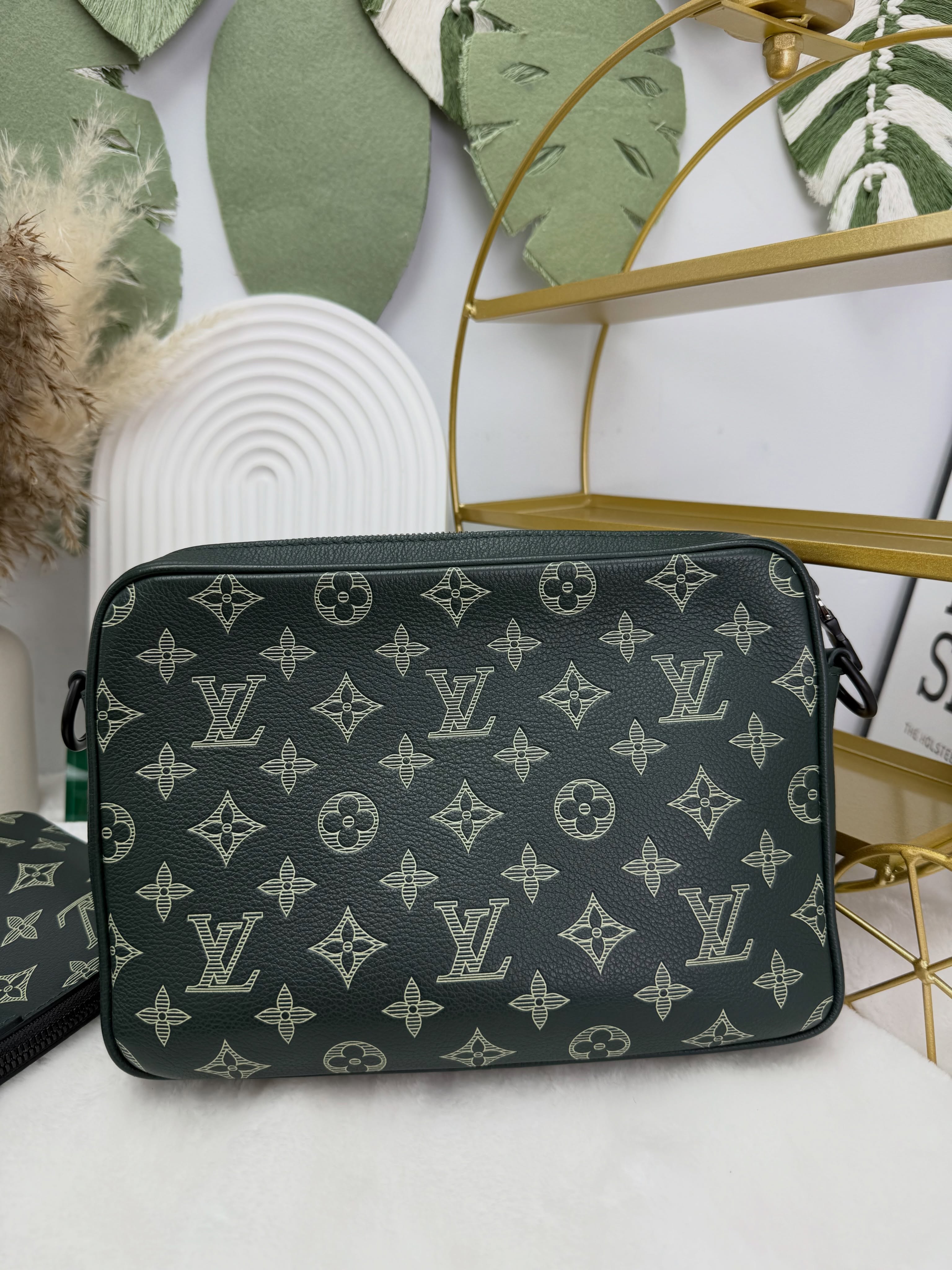 Lv👜 PRE OWNED 🛍️Trio Messenger三合一郵差包 森林綠皮革老花💚