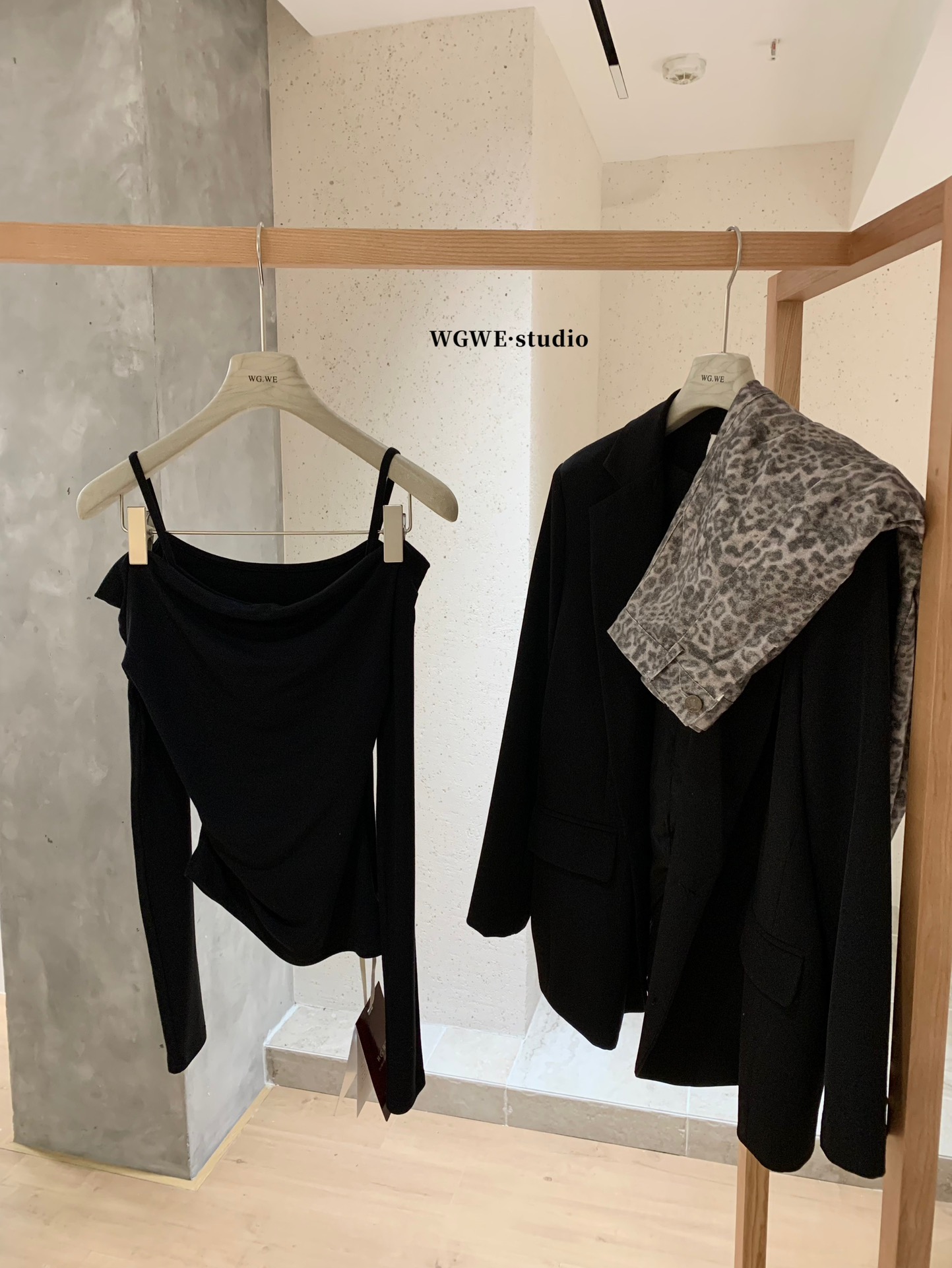 4358 慵懒风一字肩上衣