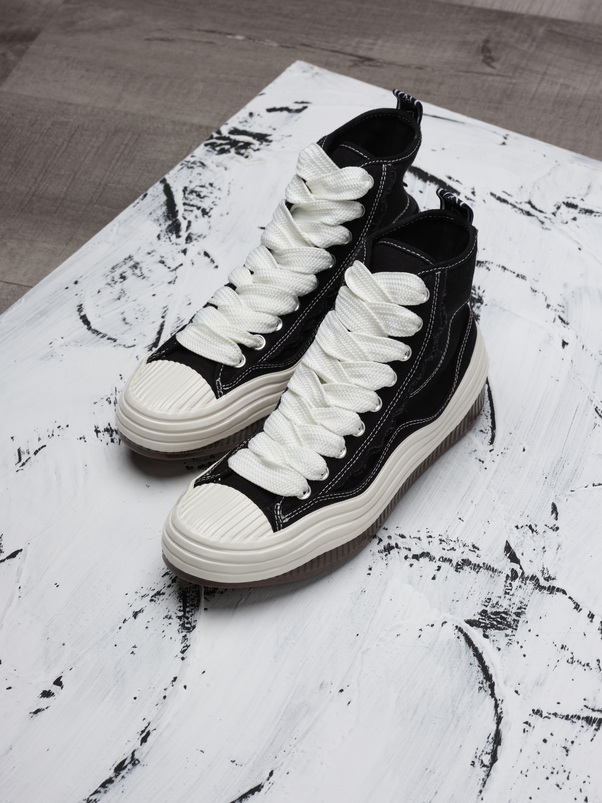 FIRST LOVE Mid (Black) 