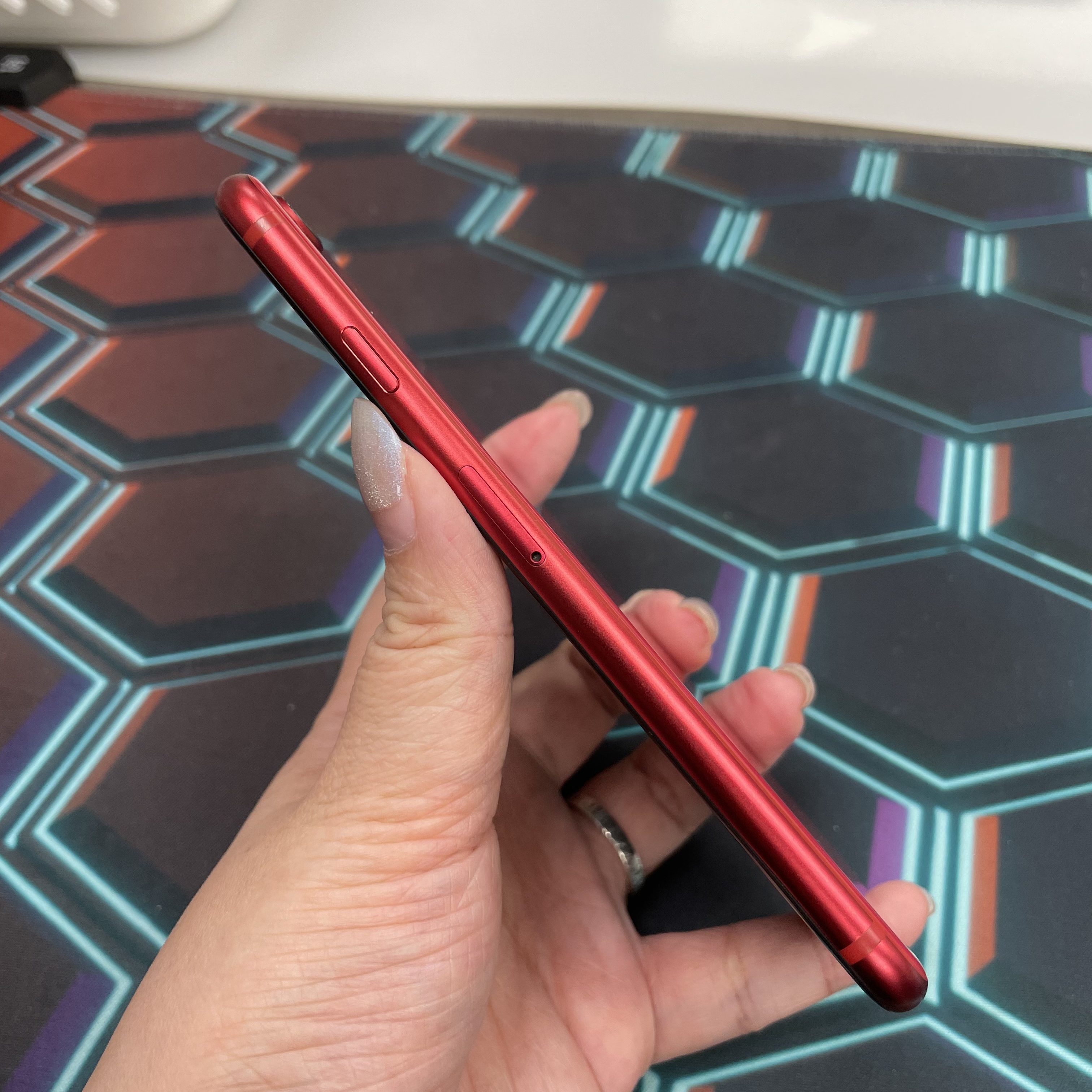 *7305 SE 2 完美機 128GB 電81 紅色 red
