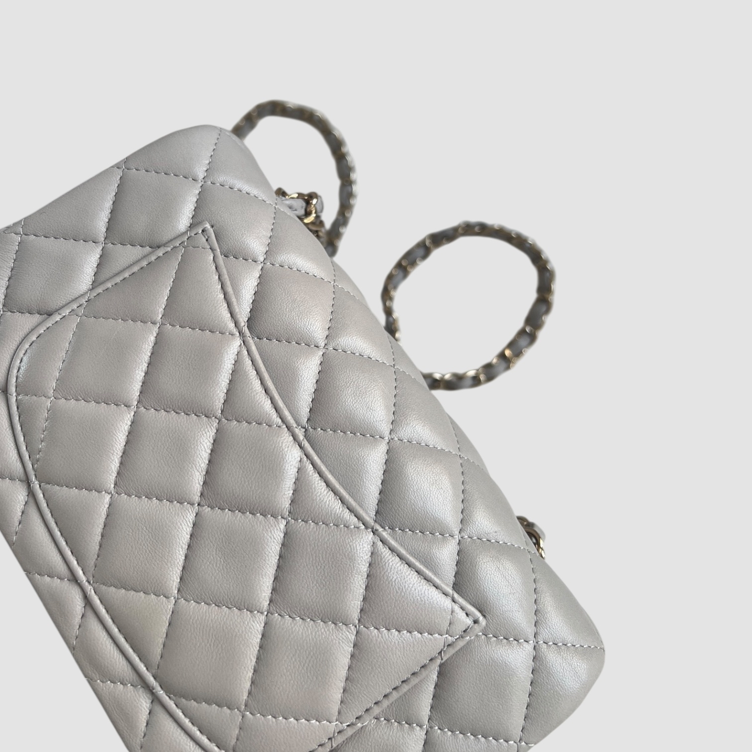 Chanel Lambskin 20cm大mini灰色金扣