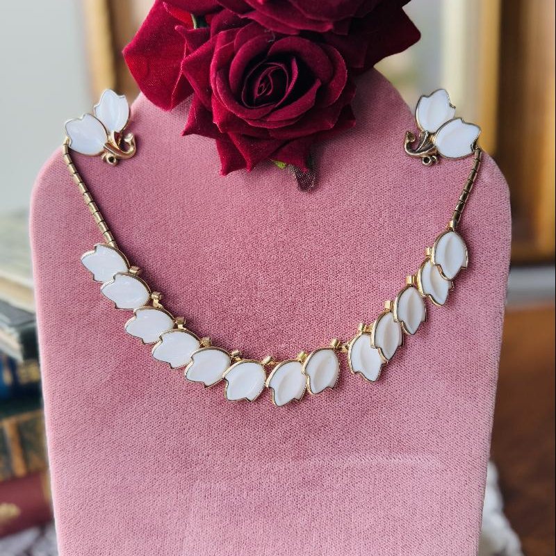 Rare! Crown Trifari 1951 Advert Piece Dogwood Milk Glass “Fashion Blossoms from the Garden of Jewels” series Necklace and Clip Earrings Set (MT2251)