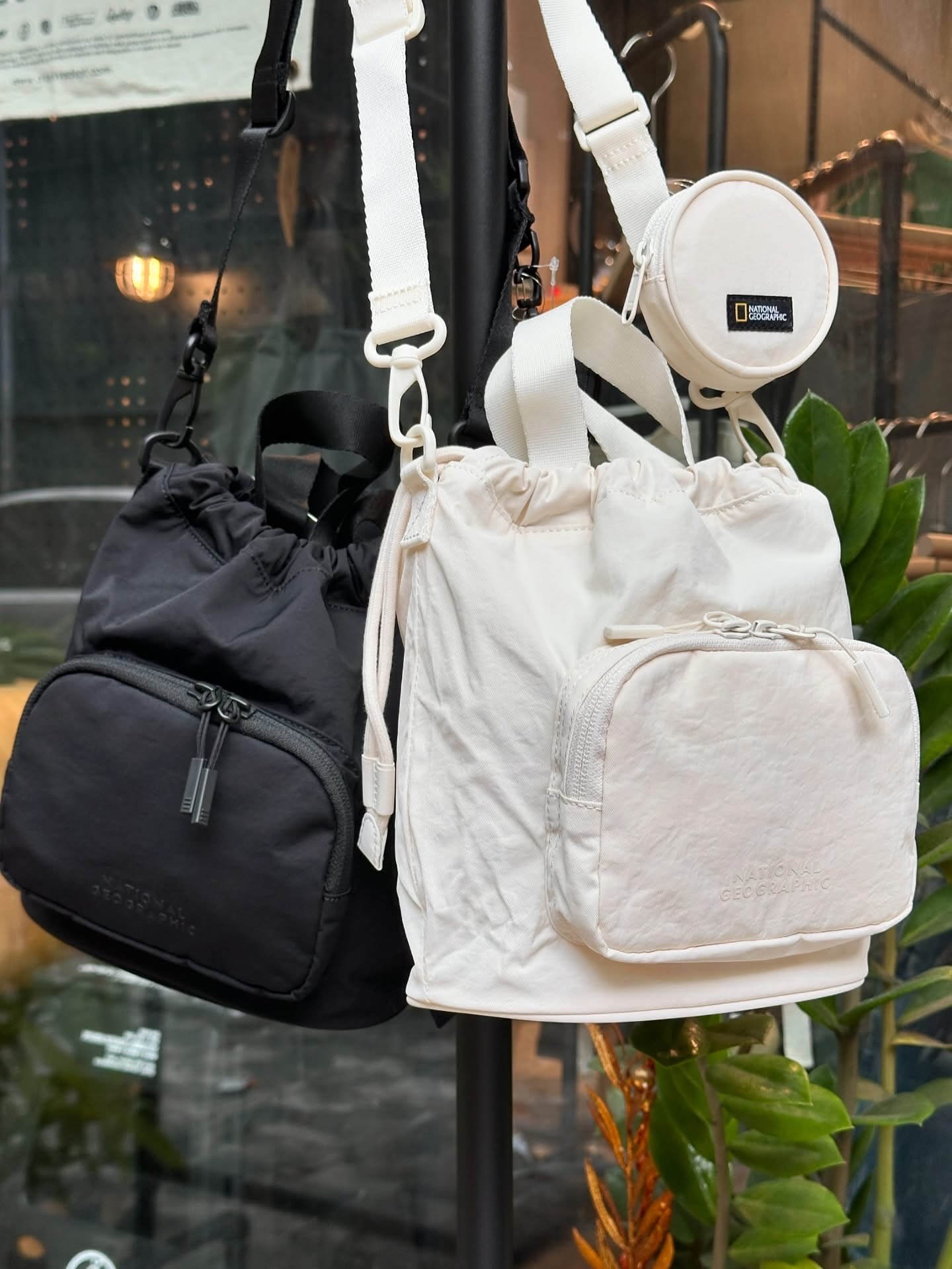 NATIONAL GEOGRAPHIC ADELIE 側背 輕質水桶迷你圓型零錢包  $168/個