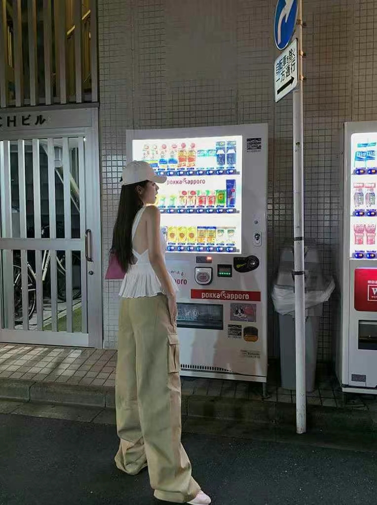 4480 交叉露背吊带上衣