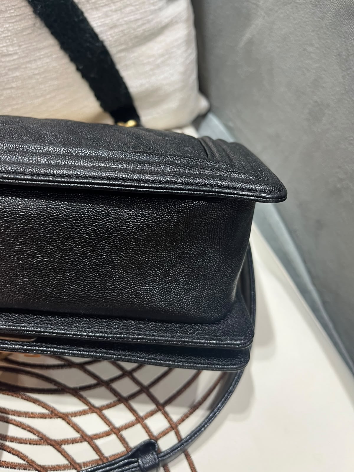 Chanel boy medium 黑色魚子醬牛皮 100%Authentic,90%New ✅貼✅塵袋