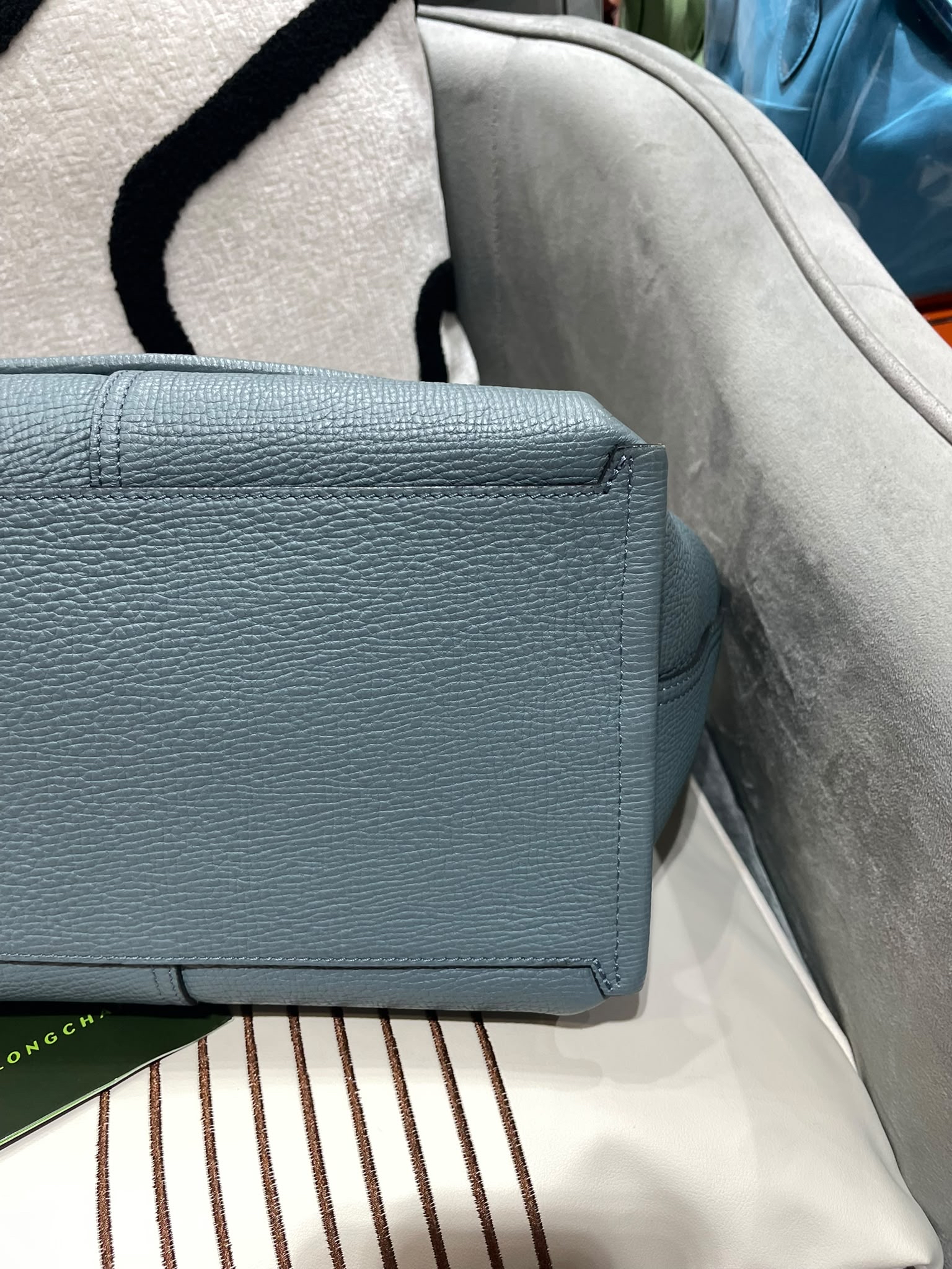 Longchamp mailbox bag calfskin 100%Authentic，98%new✅dust bag 專門店售價$💰6750‼️ 