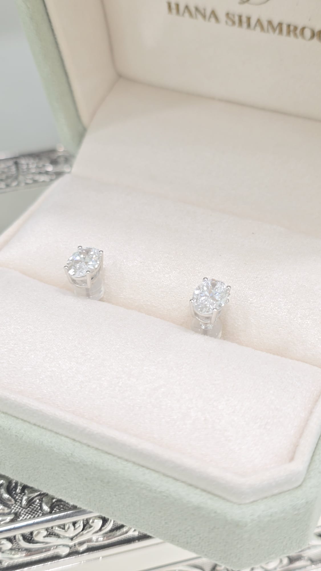 18K白橢圓形培育鑽石耳釘 D2.0ct/2