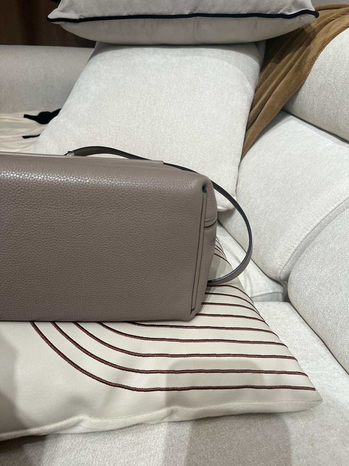 Hermes 2424 29cm Stamp C ASPHALTE/GRIS 100%Authentic, 95%New ✅專門店收據✅Dust bag ✅Box