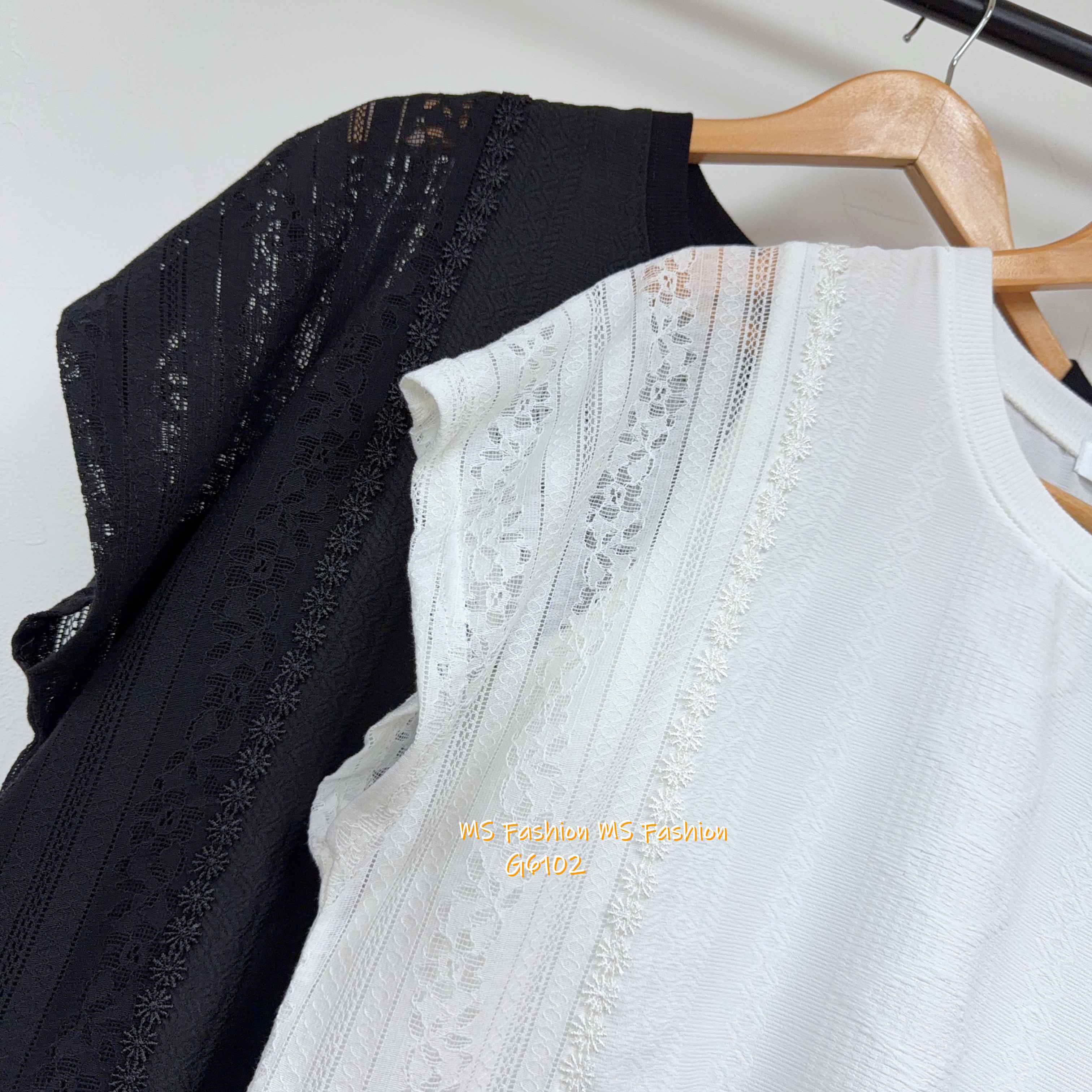 G6102 韓國🇰🇷暗紋淨色通花top