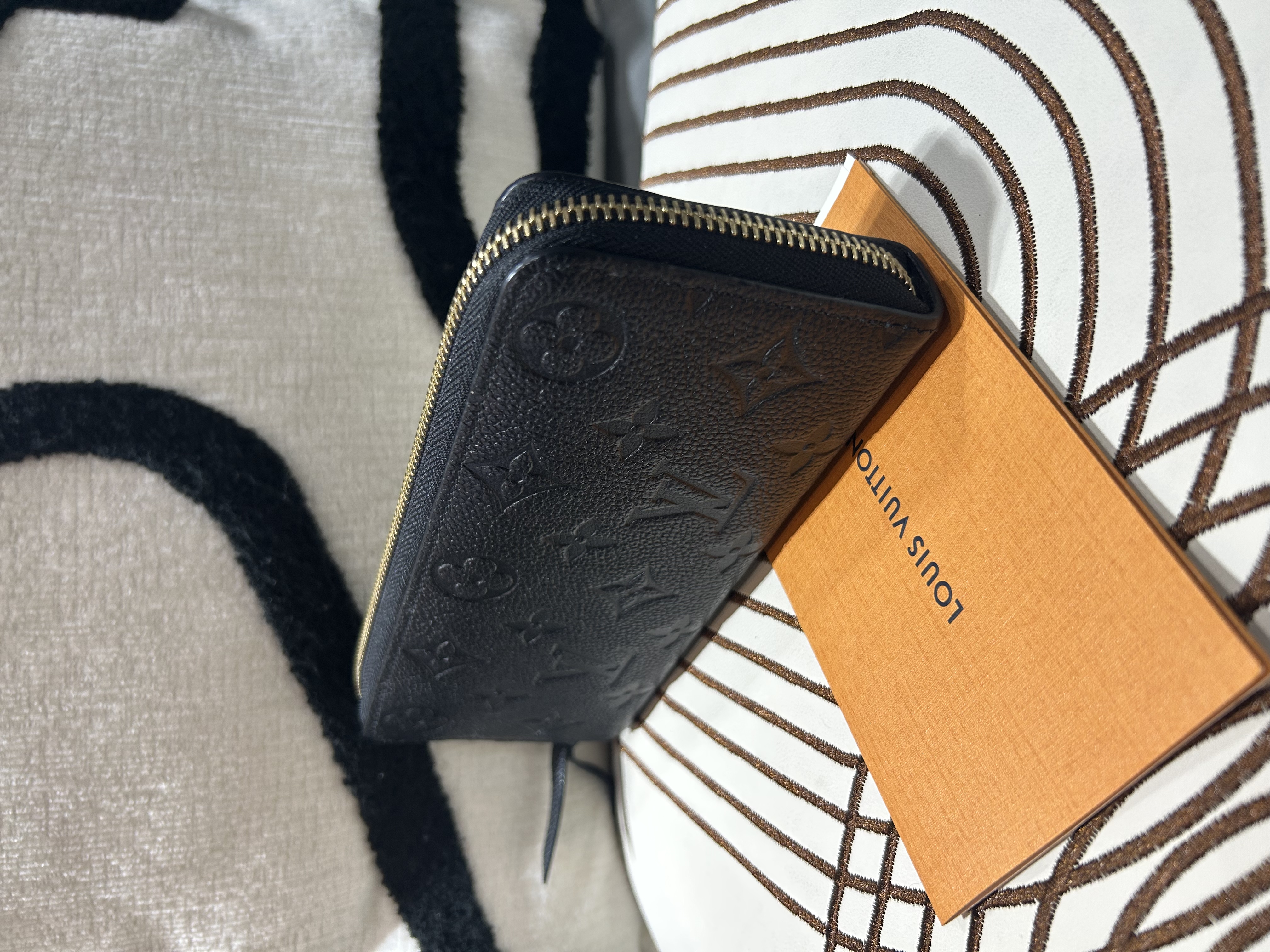 LV Clemence Long Zip Wallet M60171 Black Calfskin 100%Authentic, 98%New ✅NFC✅收據✅Dust bag✅Box