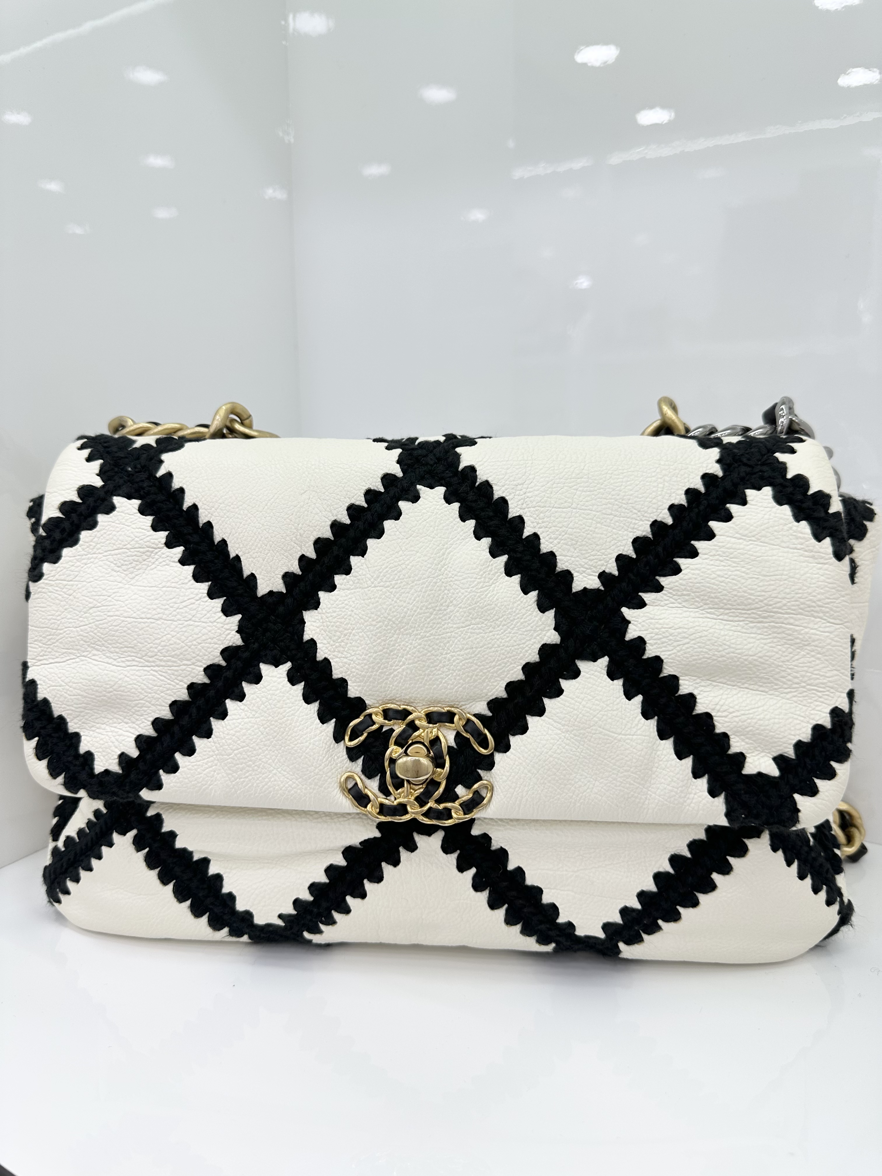 Pre-owned CHANEL 19 stitch bag