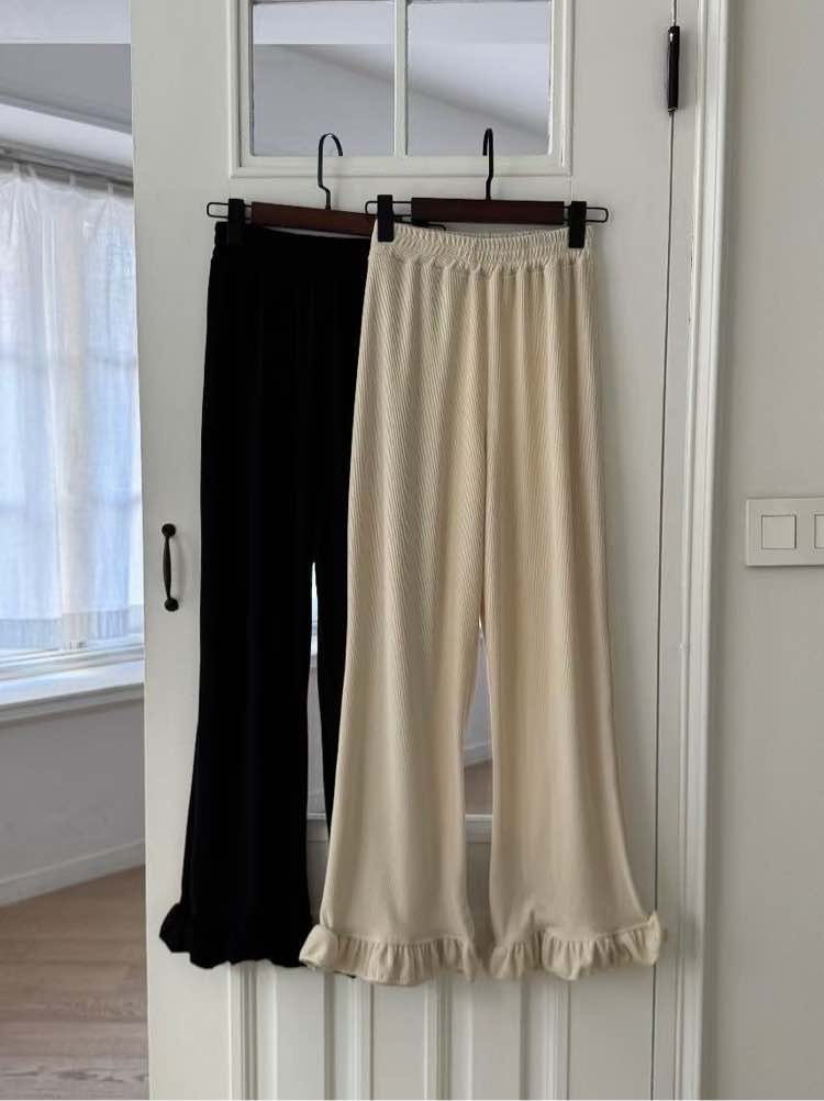 221013 坑紋荷葉邊布褲