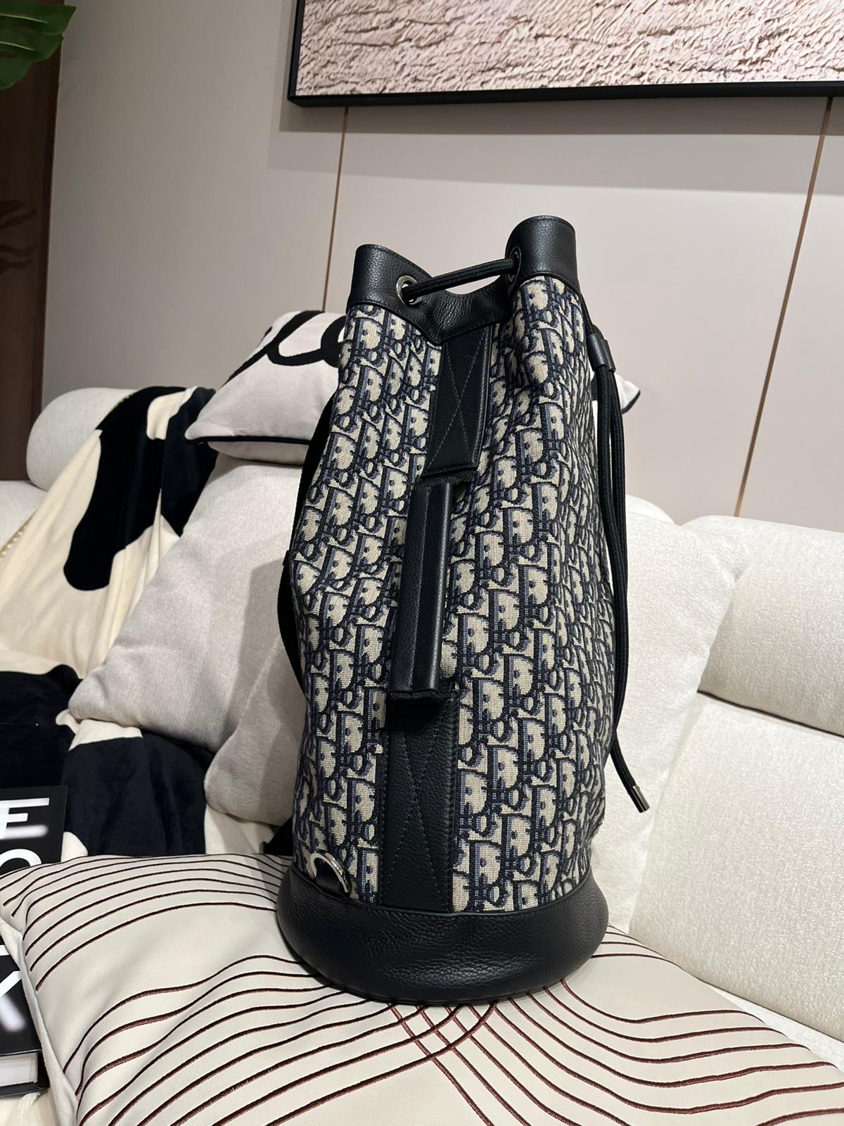 Dior SLING BUCKET BACKPACK OBLIQUE 100%Authentic,98%new✅dust bag  