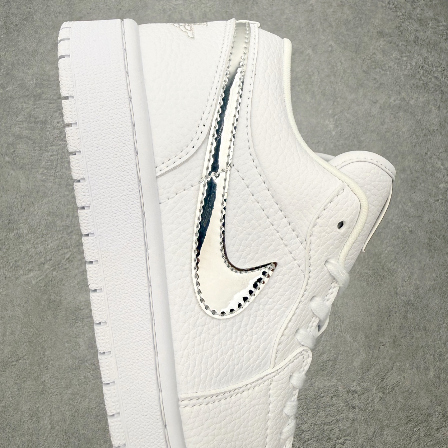 Nike Air Jordan 1 Low IQ9381-100