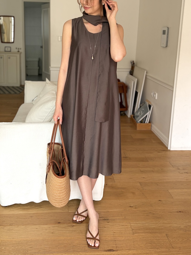 The Flowy Scarf-Detail Dress (Brown)