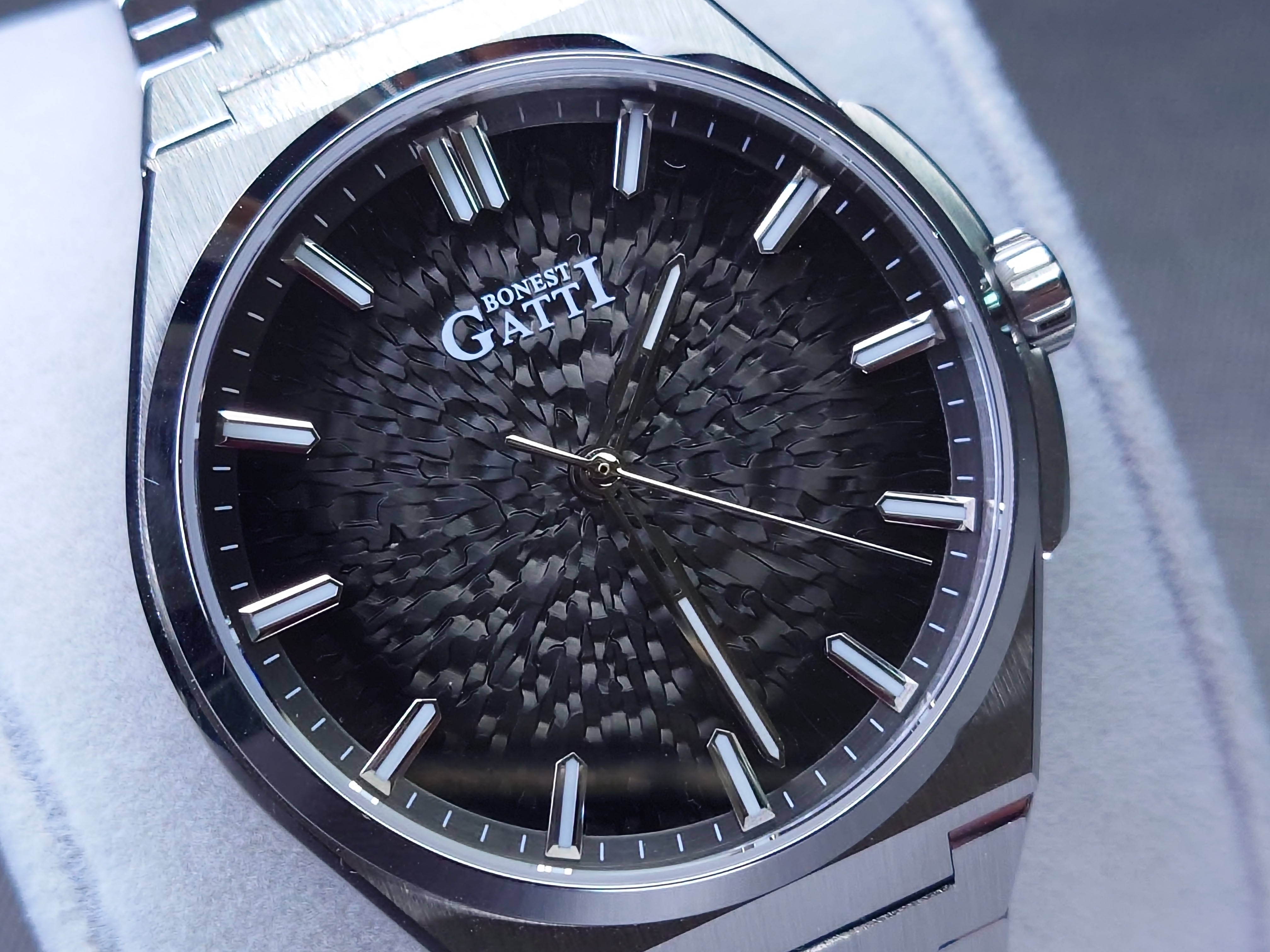 Bonest Gatti 冰裂紋一體式錶帶自動錶 BG8013-S1 Black