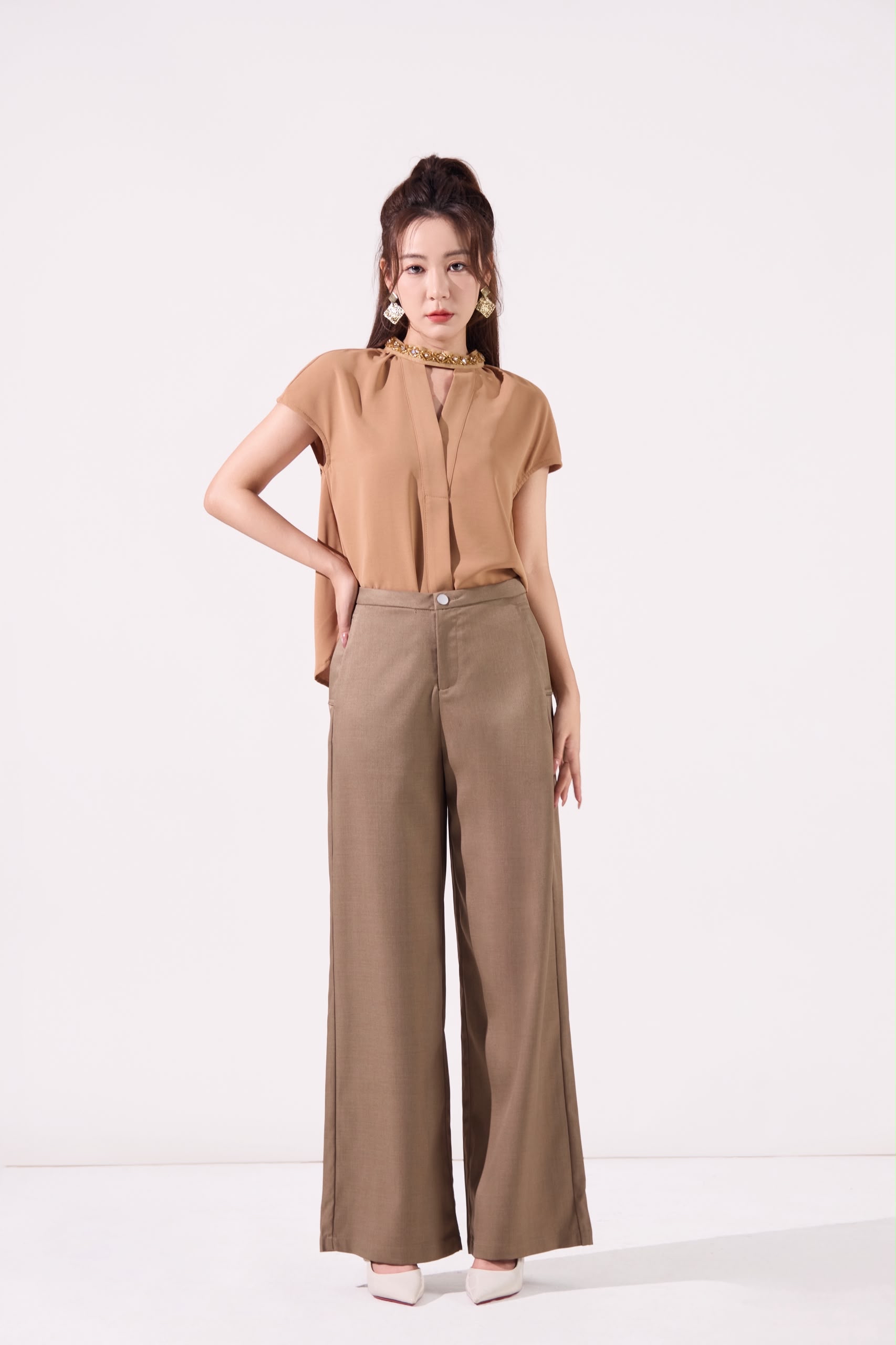 10141360 Crystal Keyhole Blouse