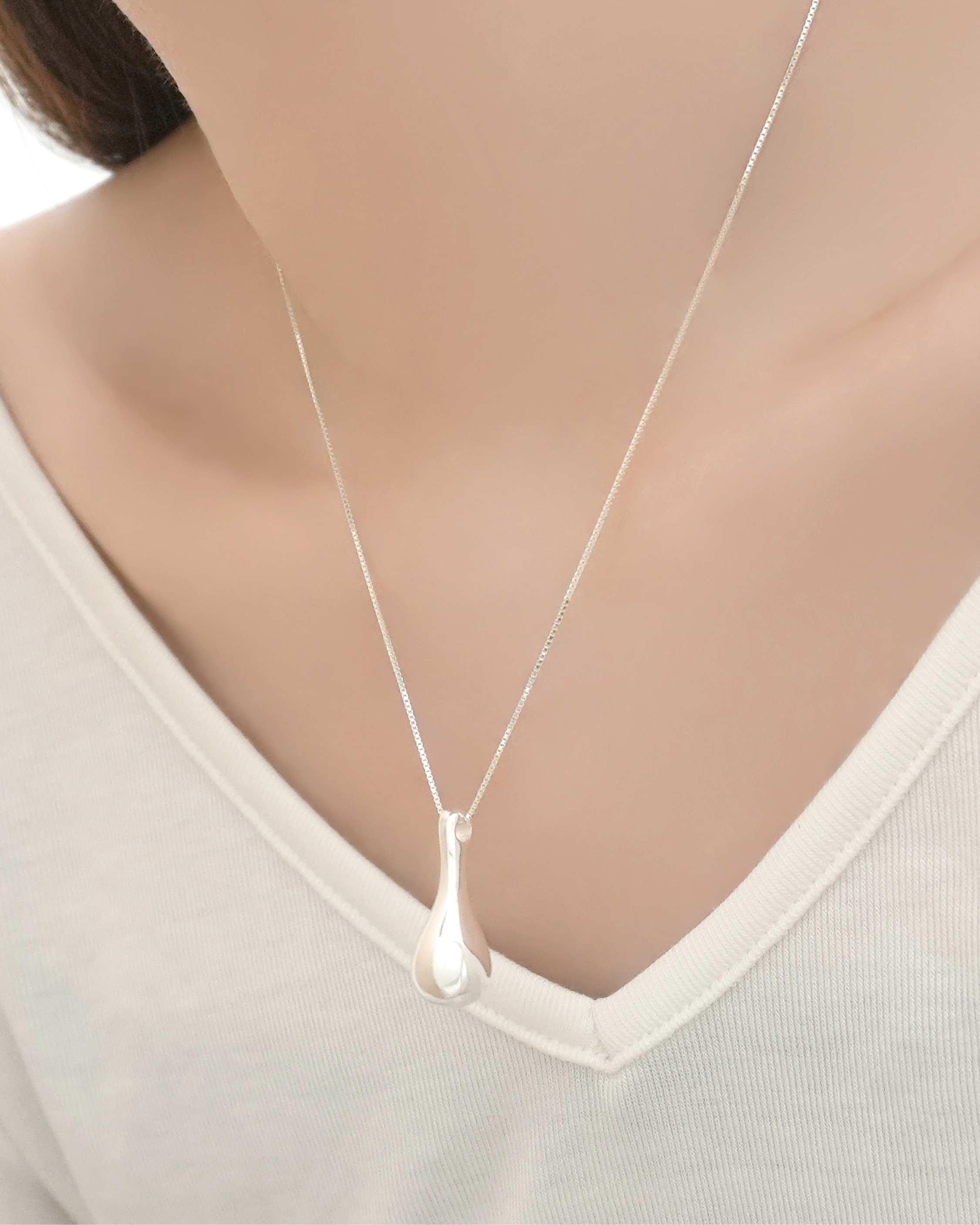 Gentle Dewdrop Necklace