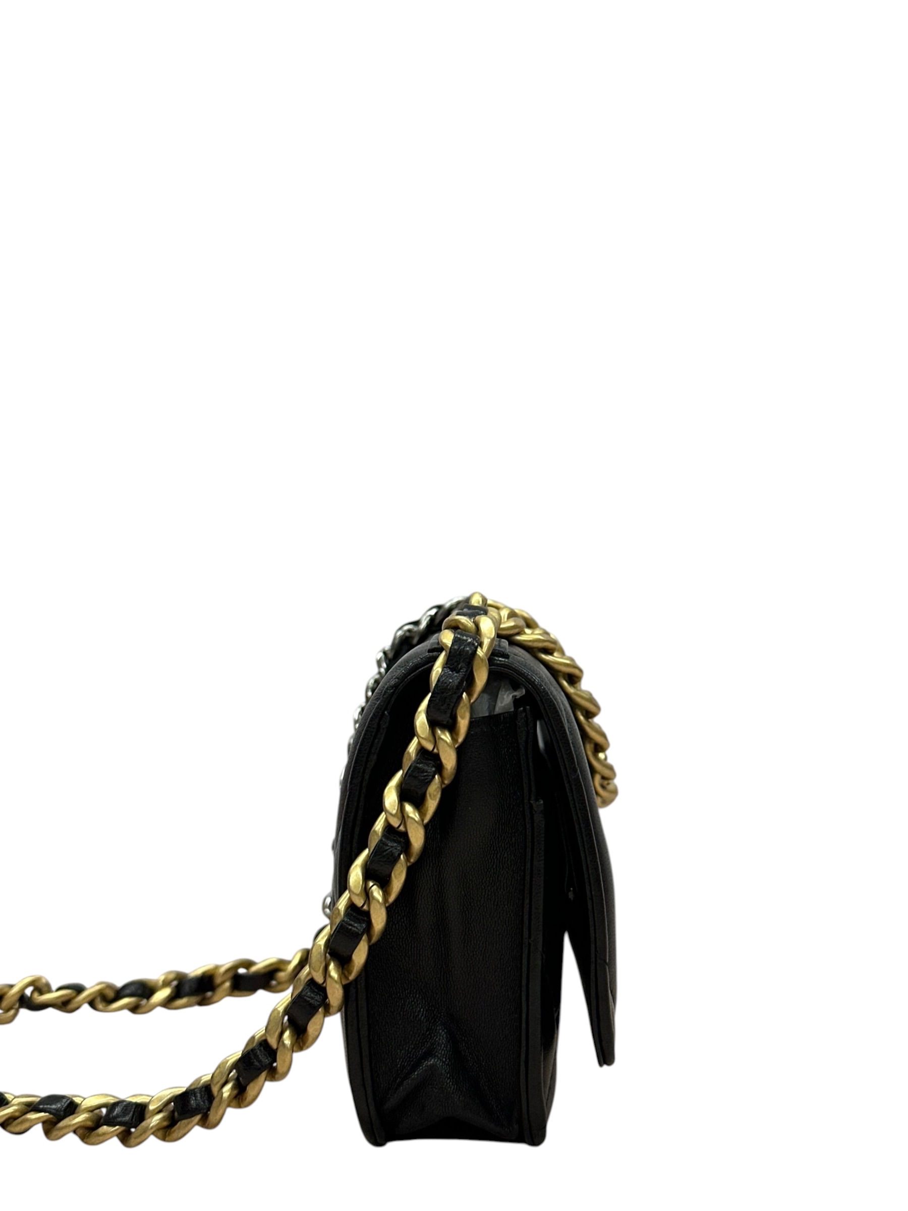Pre-owned Chanel 19 Wallet on Chain / Product Code:082110