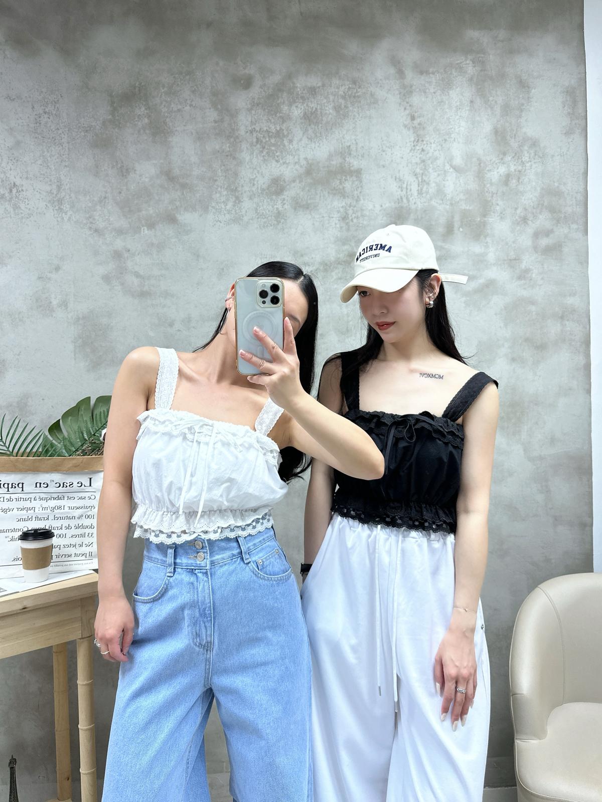 R08 短身通花ruffle top