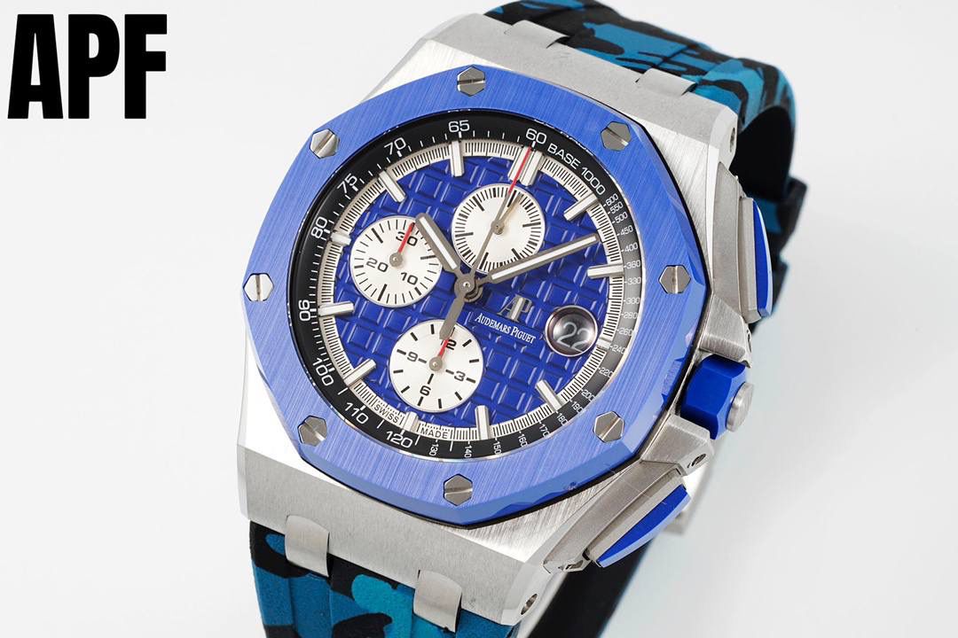 全新升级“夏日爆款”爱彼皇家橡树离岸型26470系列42Mm腕表 秒杀市面上所有版本“封顶之作 杜绝一眼假”在原有的基础上 潜心研发 突破壁垒 “打破原装封锁技术，同步原装独家计时码表款可松动头粒”使上手最大程度贴合手腕，大大提高了佩戴的舒适 同时也杜绝一眼假的尴尬处境。APF厂真正做到从每一个喜欢手⌚️的表友角度考虑 1. 表壳与圈口的选料，使用进口的氧化锆，无需任何颜料，以超高的压力与超高的温度锻造，形成超高密度的彩色陶瓷 2.采用最新CNC级别的打磨技术，将整个表壳的个个角度完美处理，3.每颗六角螺丝都与表框处于同一平面上，不接受一丝一毫的凸显与凹陷，真正诠释了何为顶级复刻艺术 4.表盘以爱彼经典的大格纹为背景，层次分明的方格排列，经过完美打磨，将匠人的工艺体现的淋漓尽致 5.镜面采用双面蓝宝石镜片，天然橡胶皮带，6.机芯采用原装3126的计时机芯，十二位的小秒，6点钟位和九点位的12小时计时与30分钟计时，完美的还原了原版的所有功能，每块手表APF厂都经过人工QC确保机芯的稳定性，真正做到无可挑剔欢迎各位 表友鉴赏🔥‼️