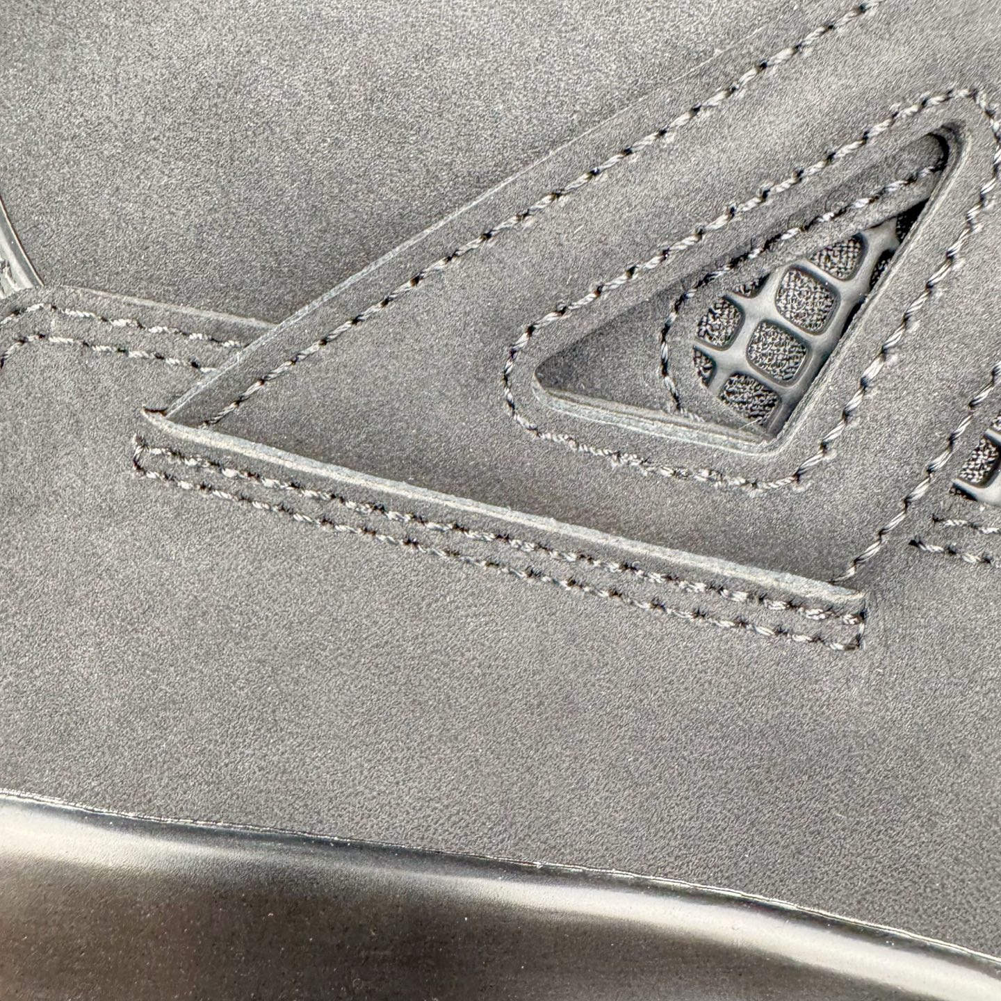 Air Jordan 4 Retro FV5029-010