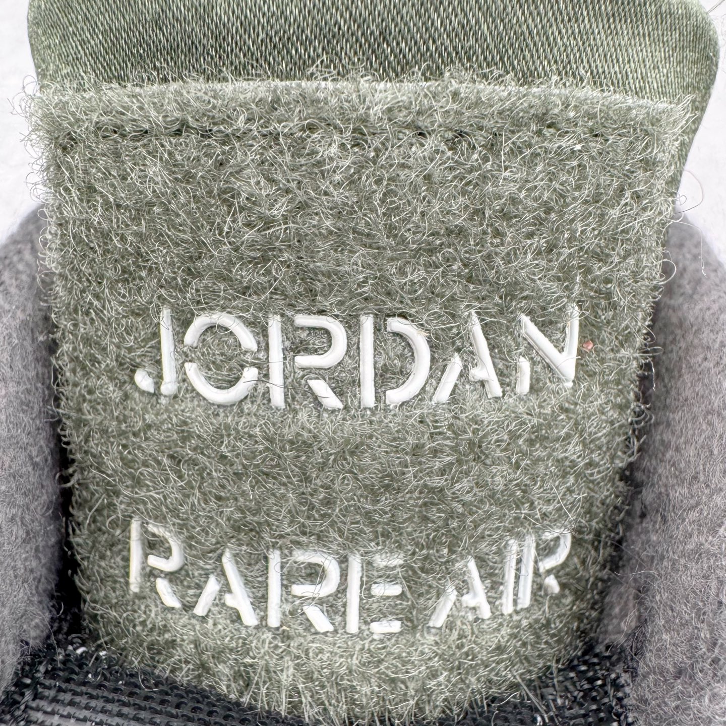 Undefeated x Nike Air Jordan 4 Retro IB1519-200