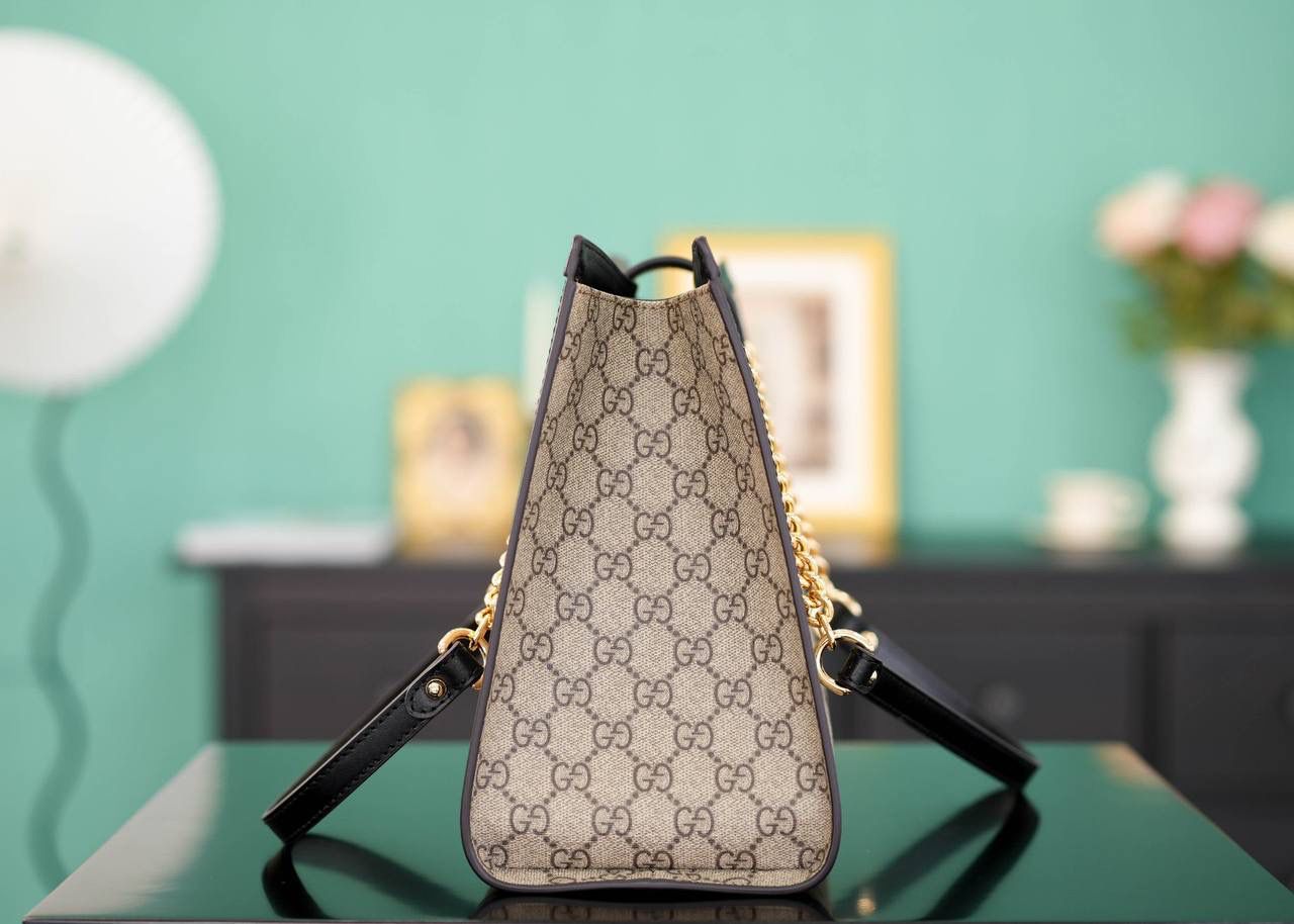 🥯Padlock系列GG中号肩背包 老花黑色 35cm 休闲、随意、有范 且非常大牌的款真的非Padlock这款购物袋不可 这个尺寸比较通勤风一些，大容量 包身轻便，非常适合上班族！ 官方款号 479197 尺寸：35x23.5x14cm