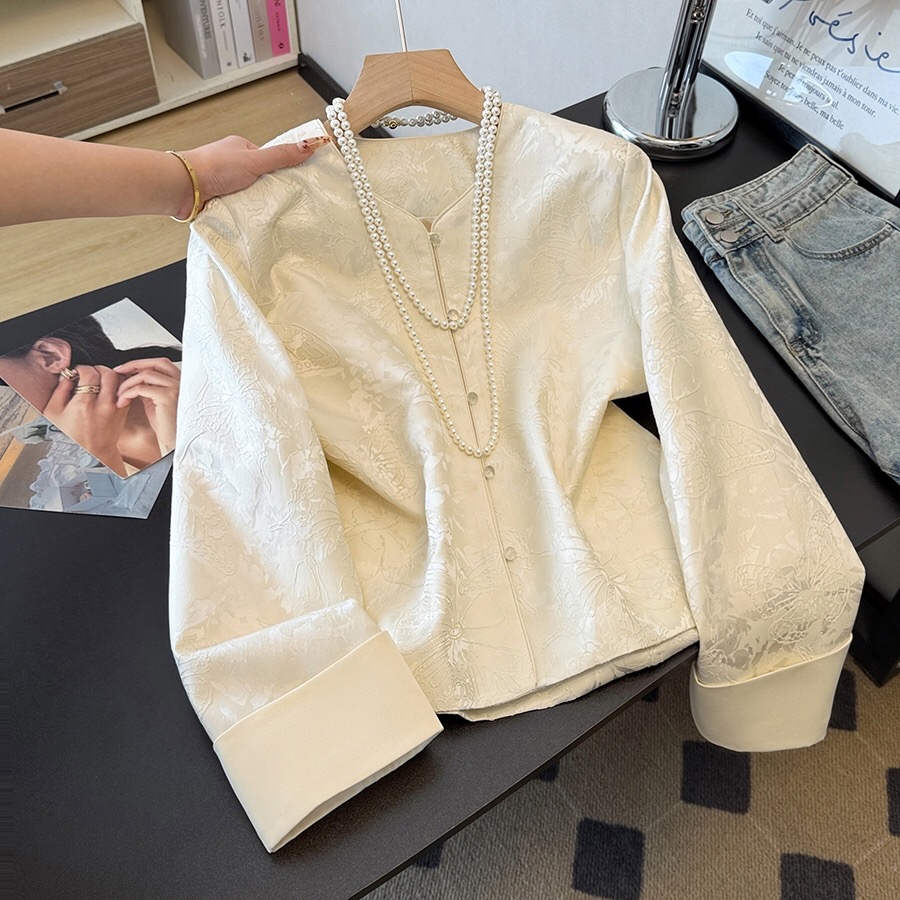 B106(9925) 新中式气质高级感缎面提花刺绣蝴蝶付垫肩杏外套上衣