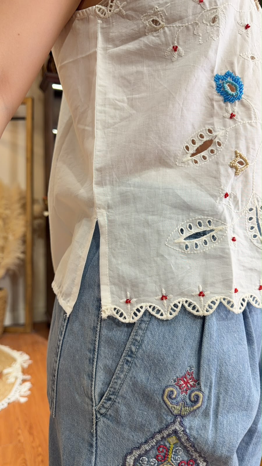 PKT 2625 White Flower Pattern Emb. Top