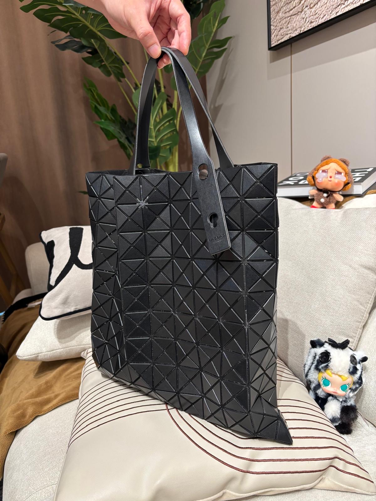 Issey Miyake Bao Bao Tote Bag 啞黑色 100%Authentic, 98%New ✅ certificate✅Dust bag
