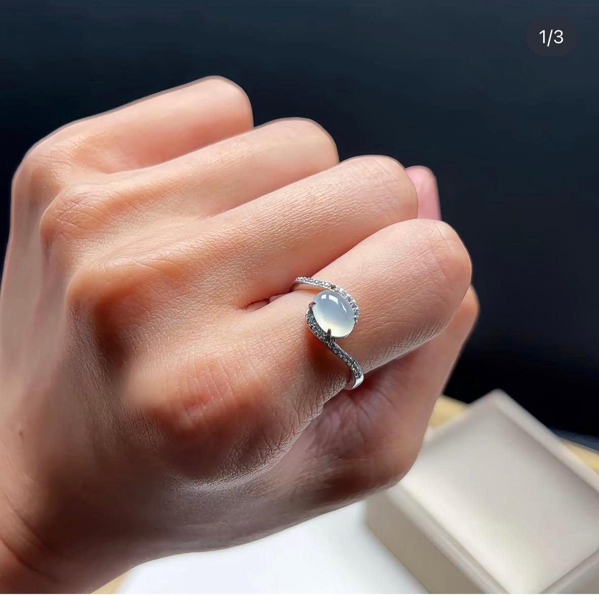 冰白翡翠蛋面銀鑲戒指