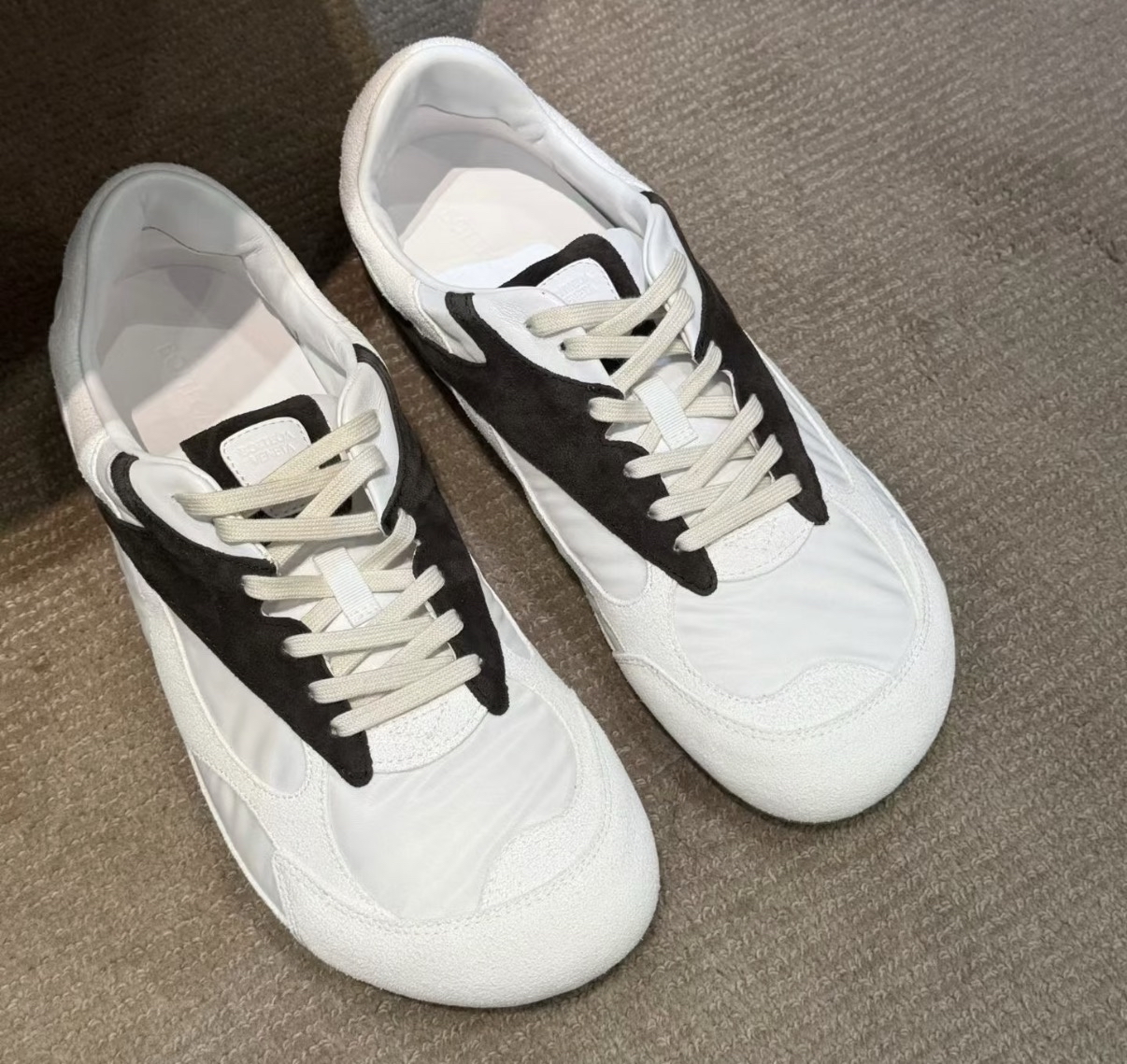 (只限此色) 限時優惠✨訂貨📮BV Orbit flash sneaker  Size 36/37/38/39/40/41  Optic white/espresso