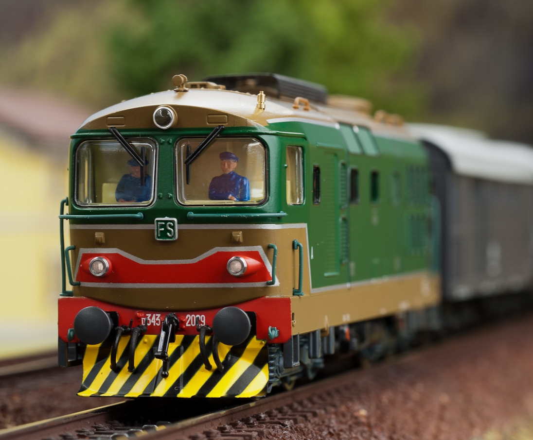 Roco FS D. 343 Diesel locomotive HO D. C. 2-Rail 