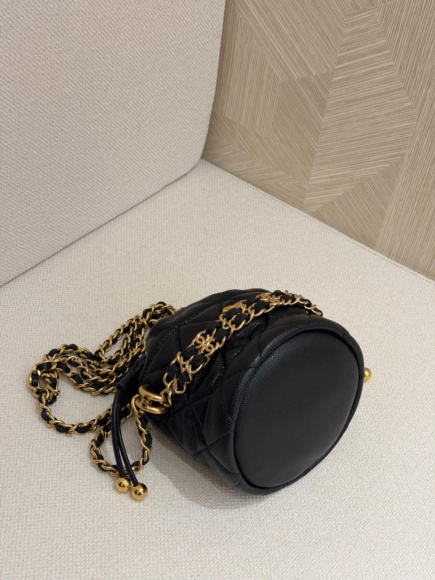 【預訂貨品】芯片款👜 Chanel 22k黑金金球mini水桶包