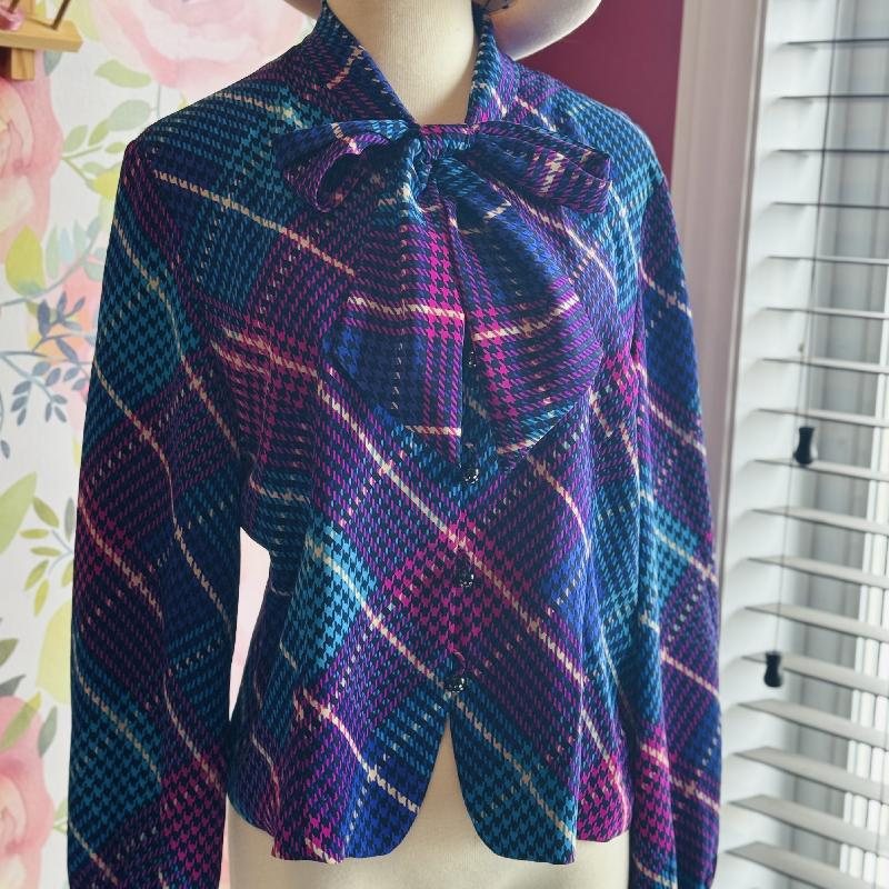 Vintage 1980s Made in Japan Purple Pink Blue White Plaid Pattern Tie Collar Blouse Shirt (MT1636)