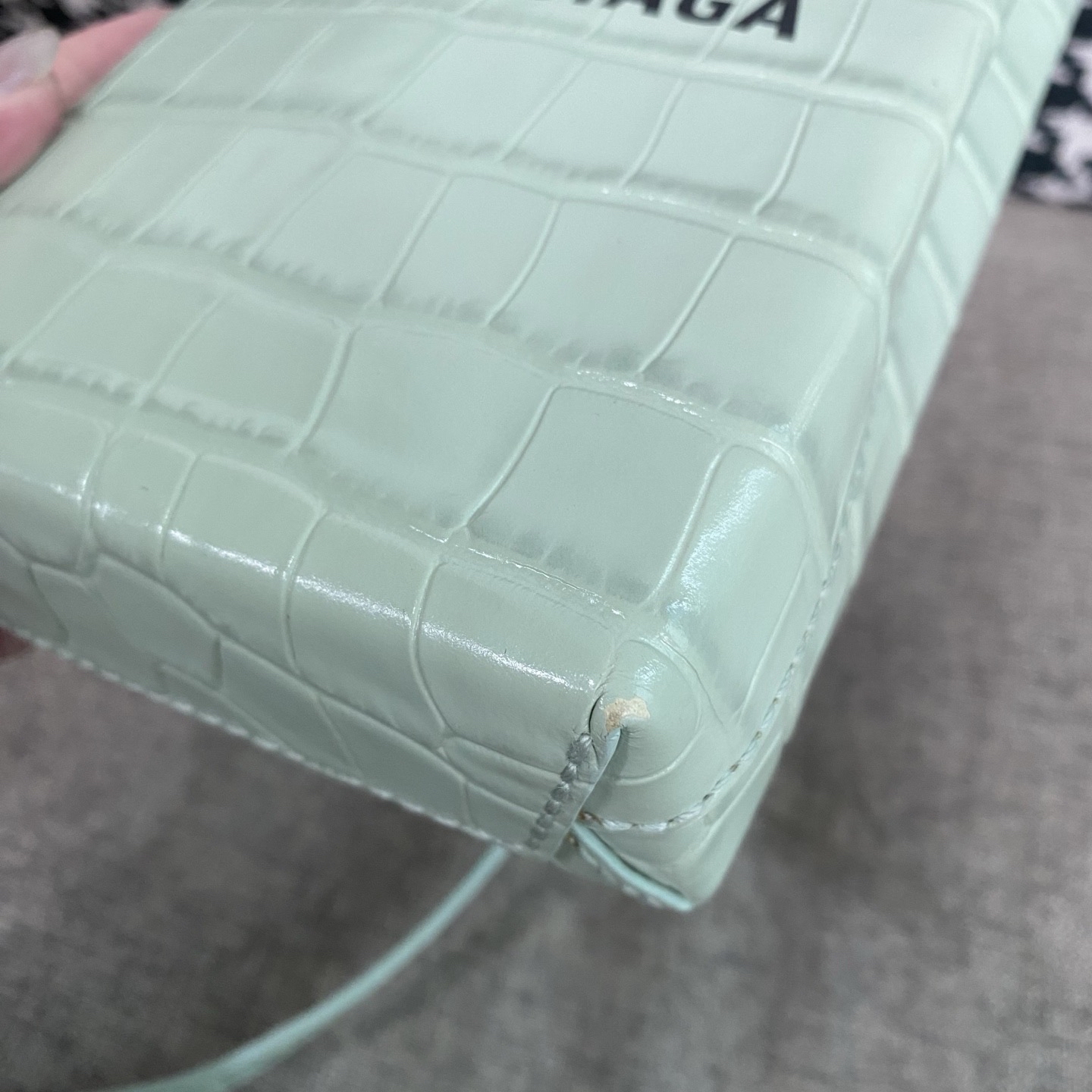 【預訂貨品】巴黎世家薄荷綠全皮鰐魚壓紋手機包