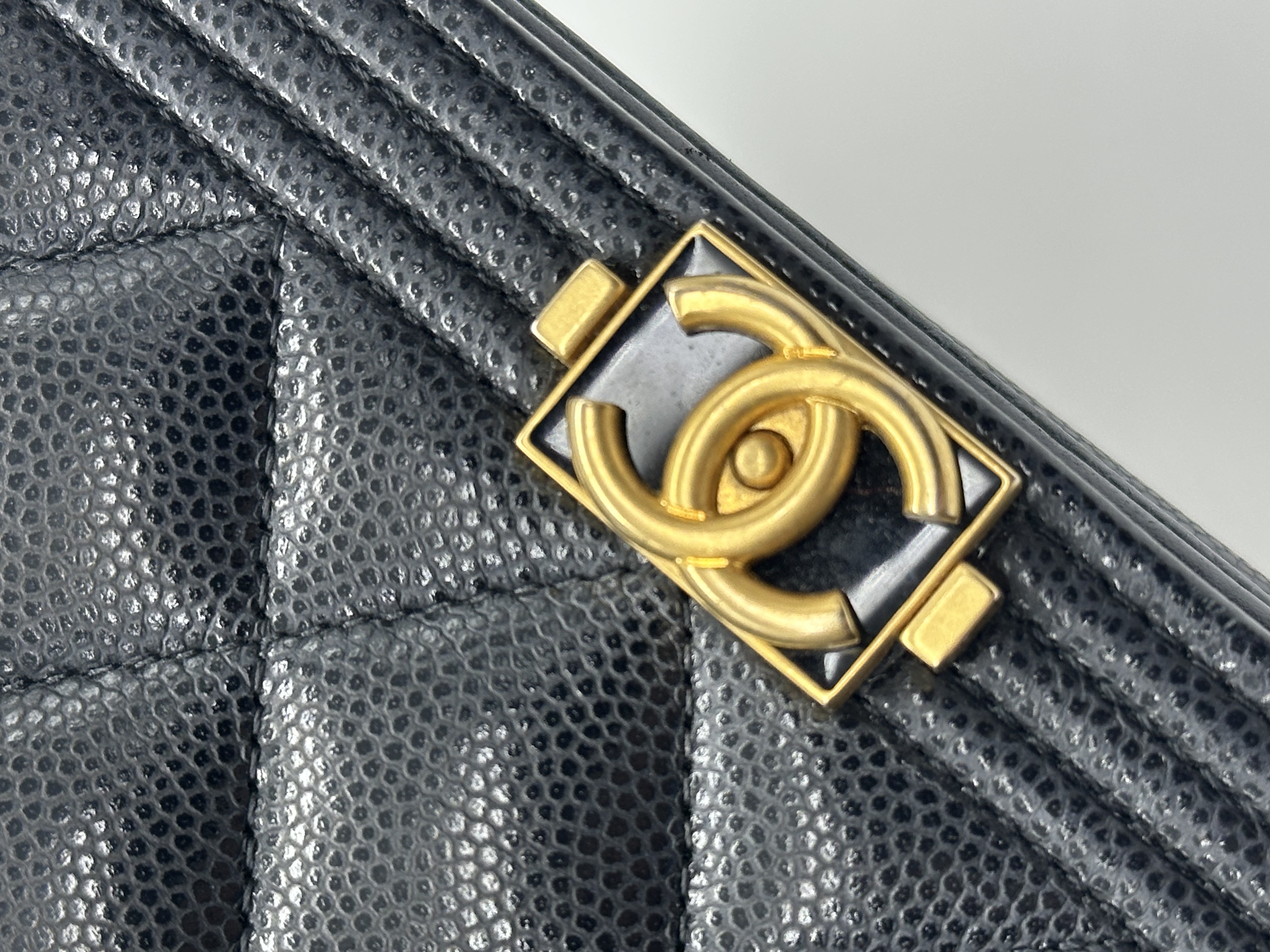 Pre-owned CHANEL Caviar Boy Wallet On Chain