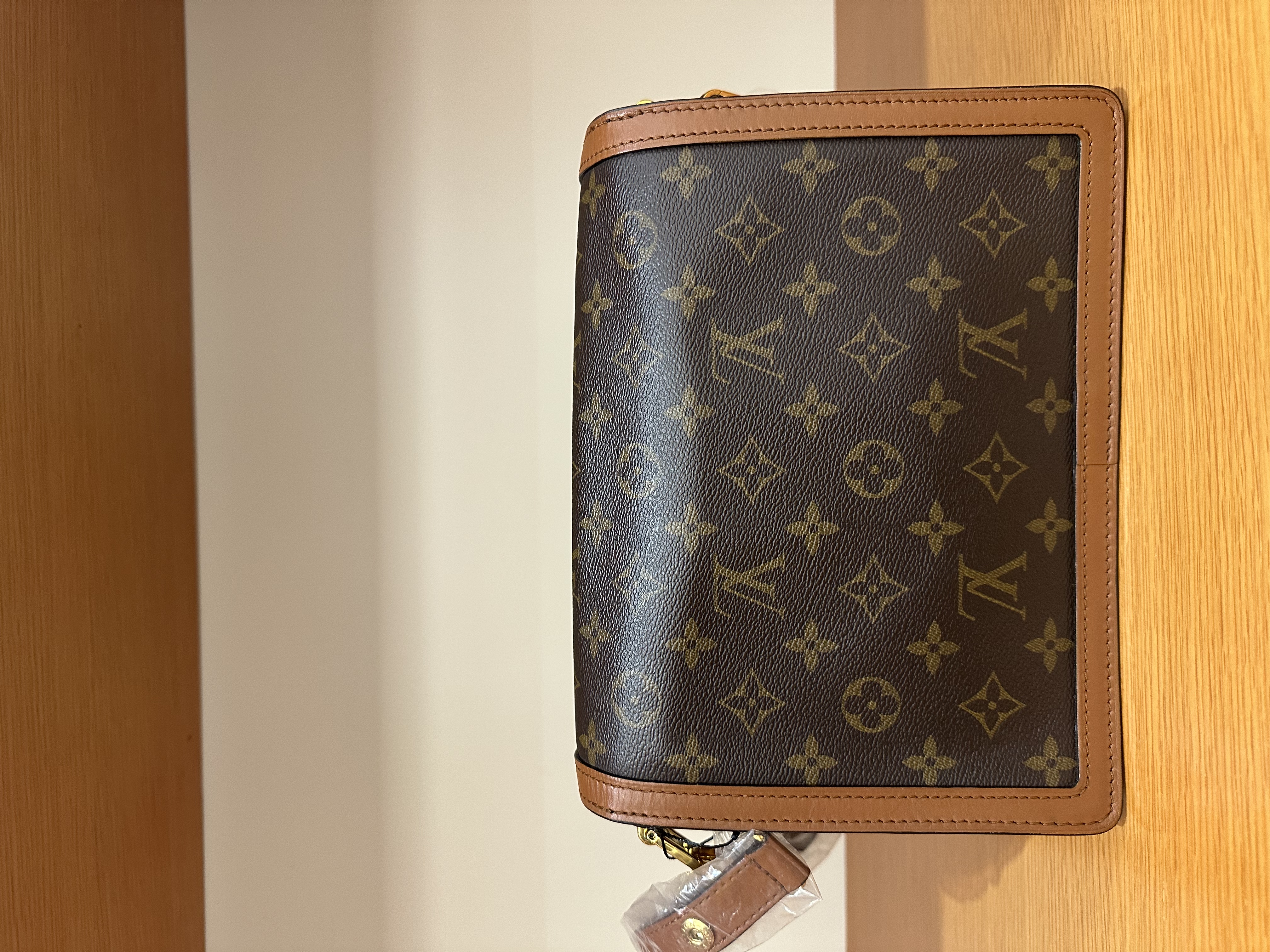 直播貨品 |  [1個-$100 2個-$300］HH22