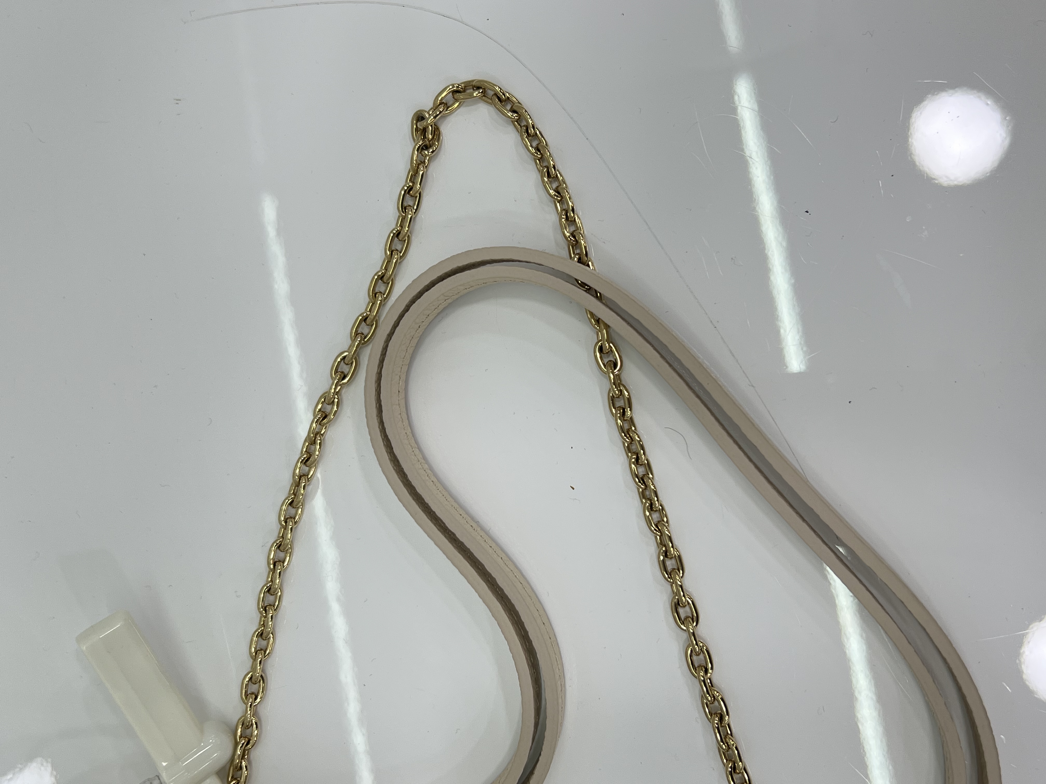 直播貨品 |  [1個-$100 2個-$300］EE32