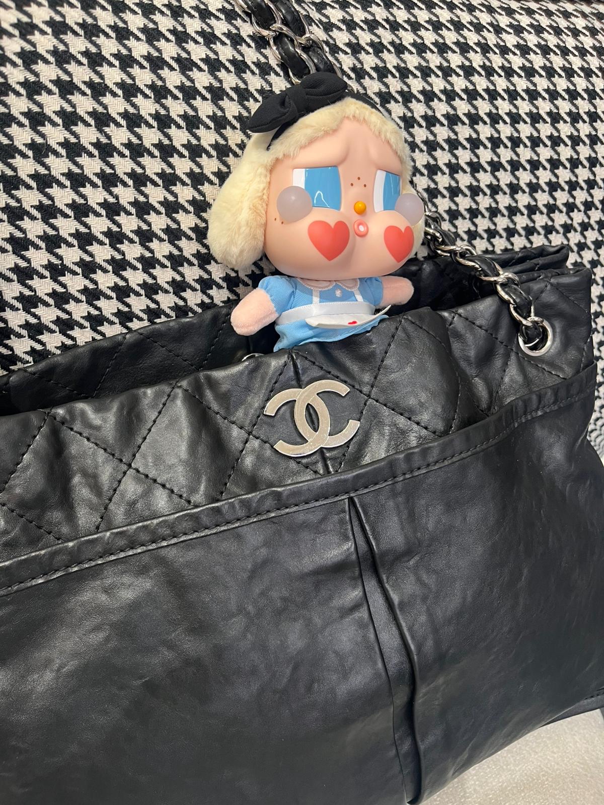 Chanel shoulder bag calfskin ,100%Authentic,95%new  ✅card✅dust bag  