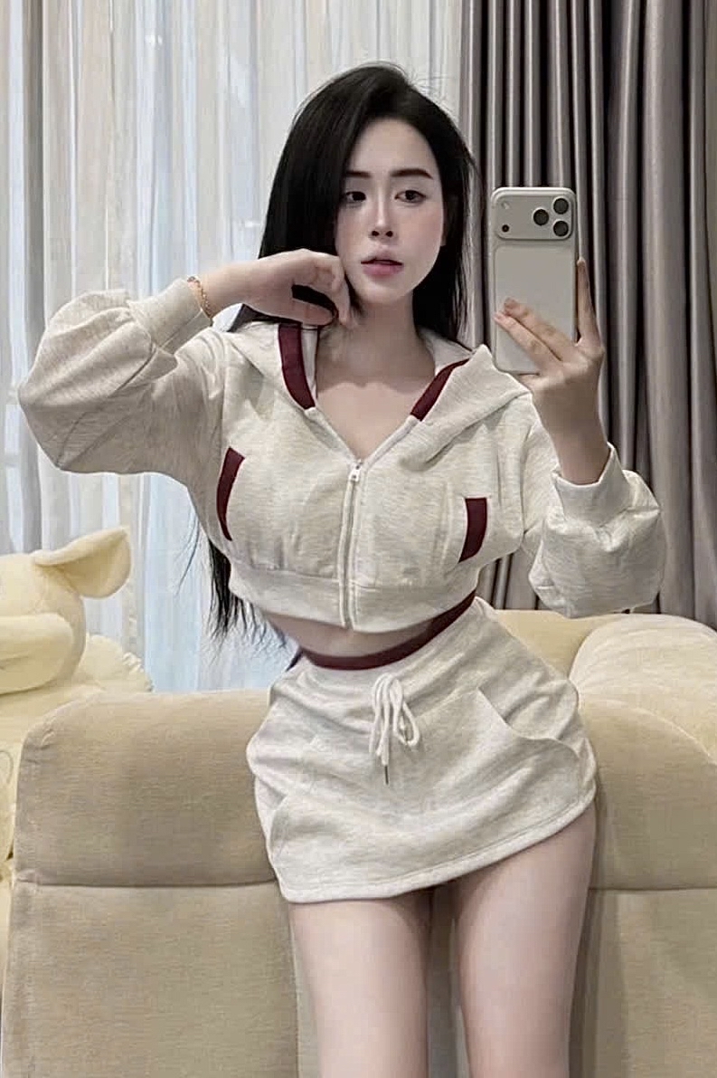 短版連帽衫與半身裙套裝 